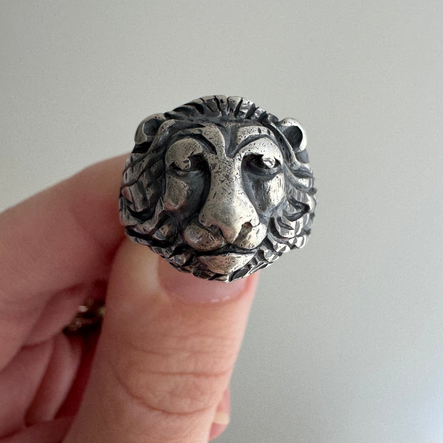 V I N T A G E // knowingness / sterling silver lion face ring / size 6.75+