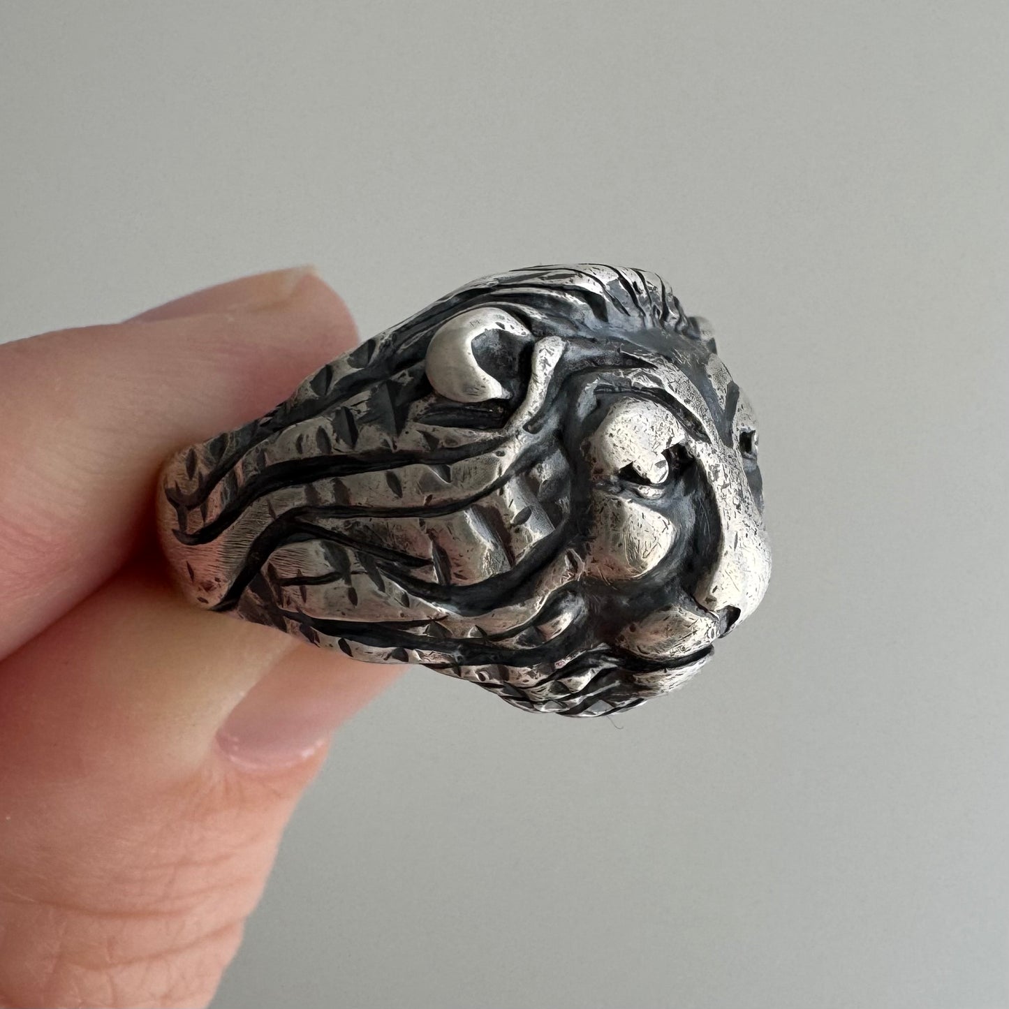 V I N T A G E // knowingness / sterling silver lion face ring / size 6.75+