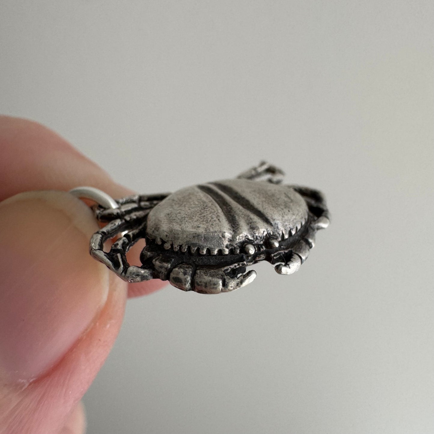 V I N T A G E // cutest crustacean / sterling silver detailed 3D crab / a charm or pendant