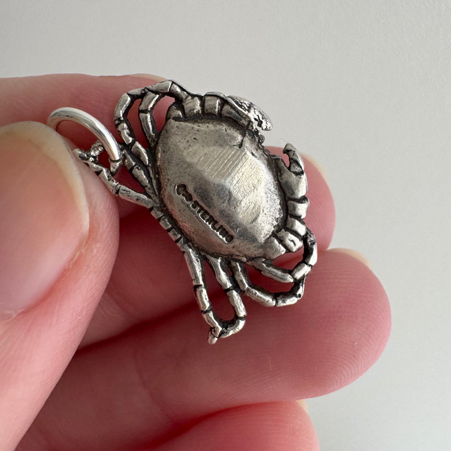 V I N T A G E // cutest crustacean / sterling silver detailed 3D crab / a charm or pendant