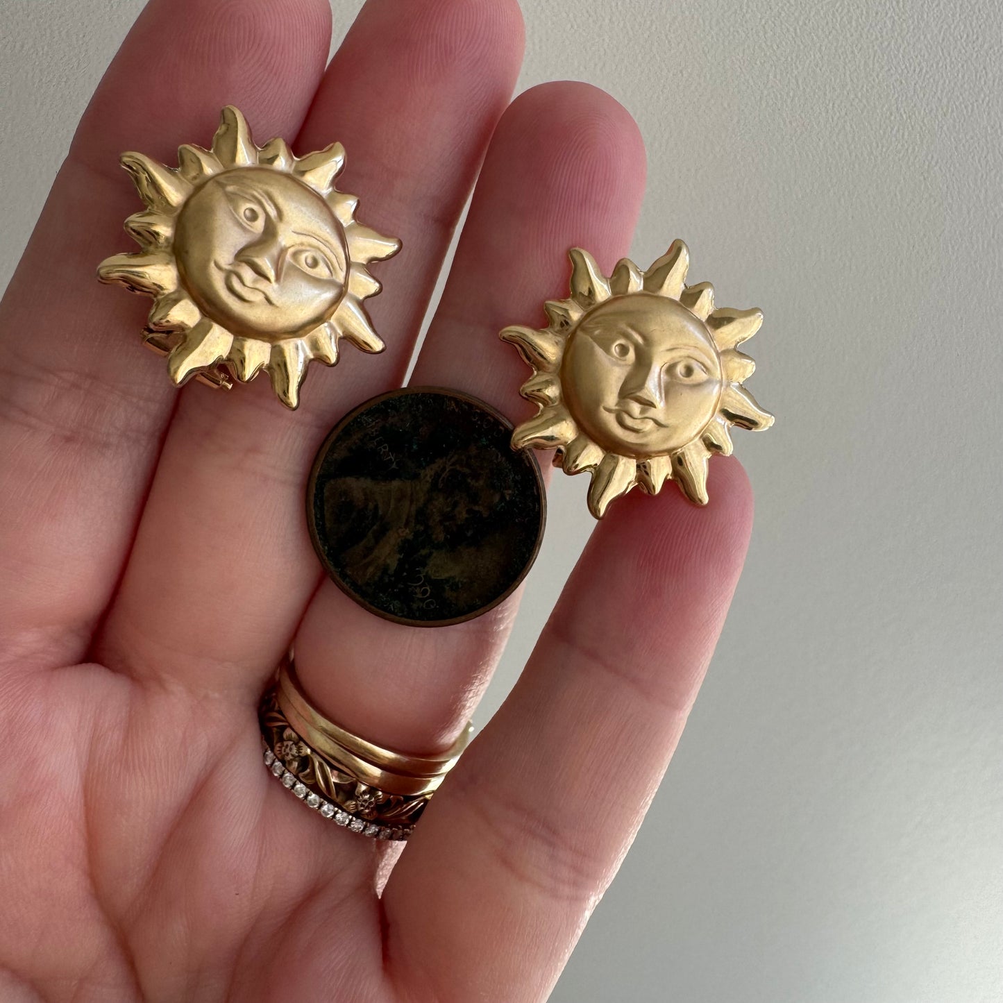V I N T A G E // the star above / 14k latch back sun face post earrings