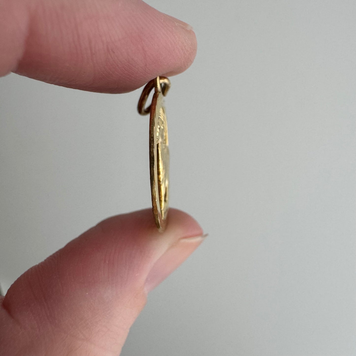 V I N T A G E // chin up / 8k 333 German yellow gold goat / a charm or pendant