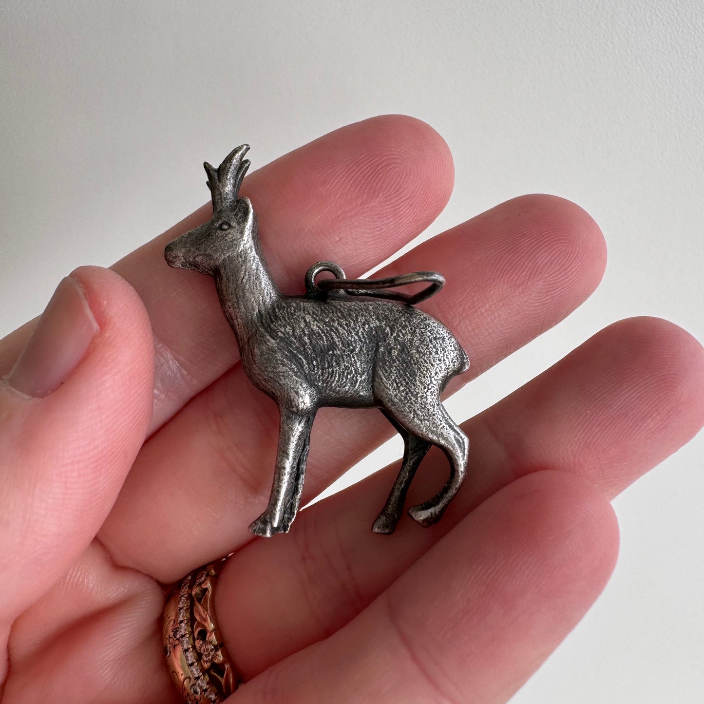 V I N T A G E // like a deer / sterling silver 3D deer-like animal / a pendant