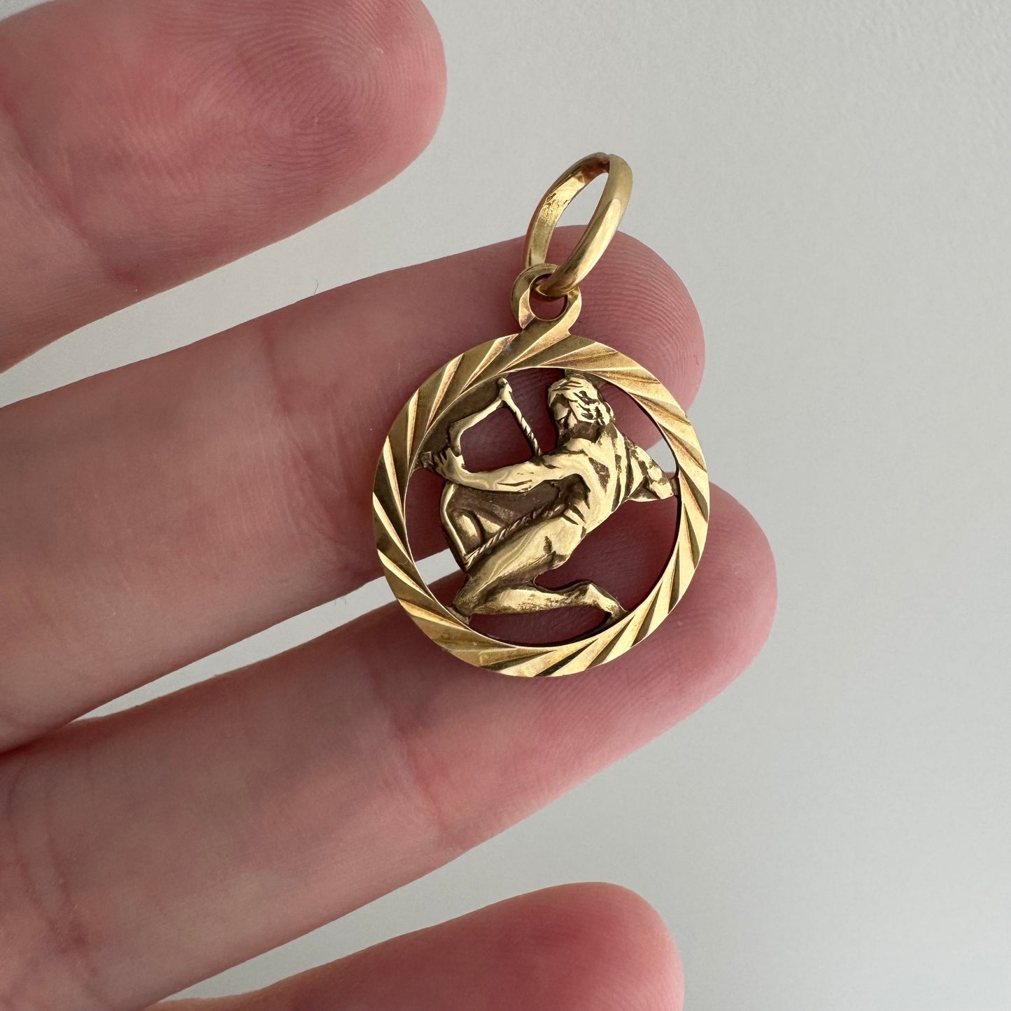 V I N T A G E // bow and arrow / 14k kneeling archer Sagittarius / a zodiac pendant