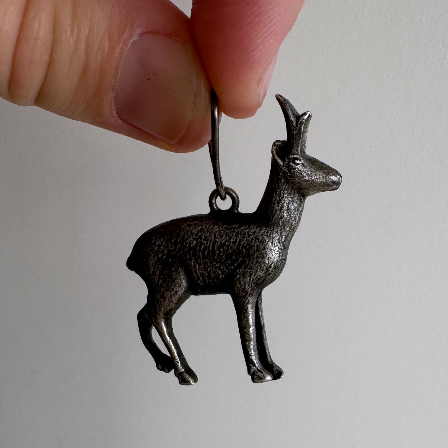 V I N T A G E // like a deer / sterling silver 3D deer-like animal / a pendant