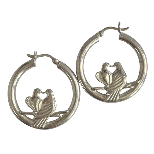 V I N T A G E // birds of a feather / sterling silver hollow round hoops with kissing love birds / earrings