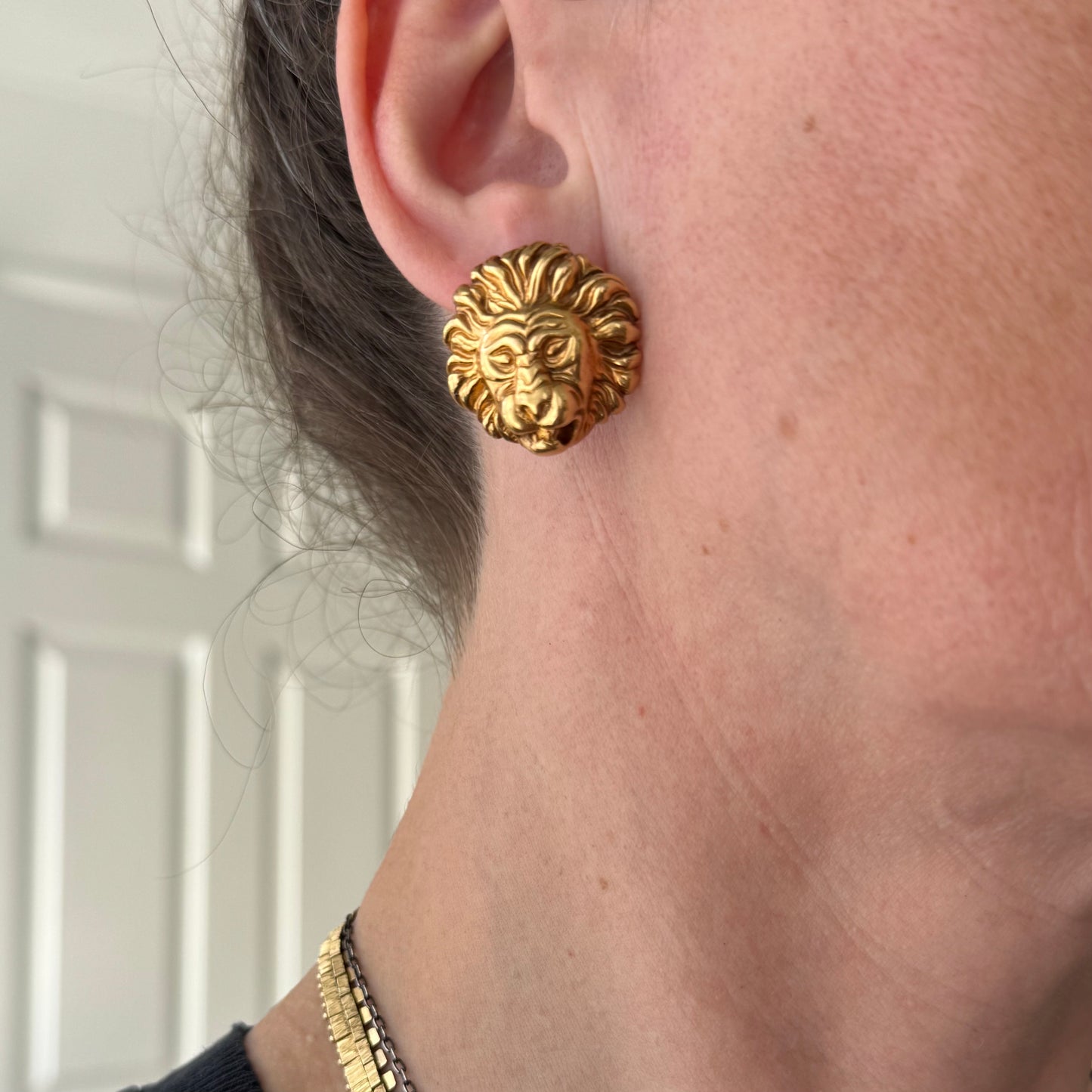 V I N T A G E // best beasts / 18k latch back lion face post statement earrings