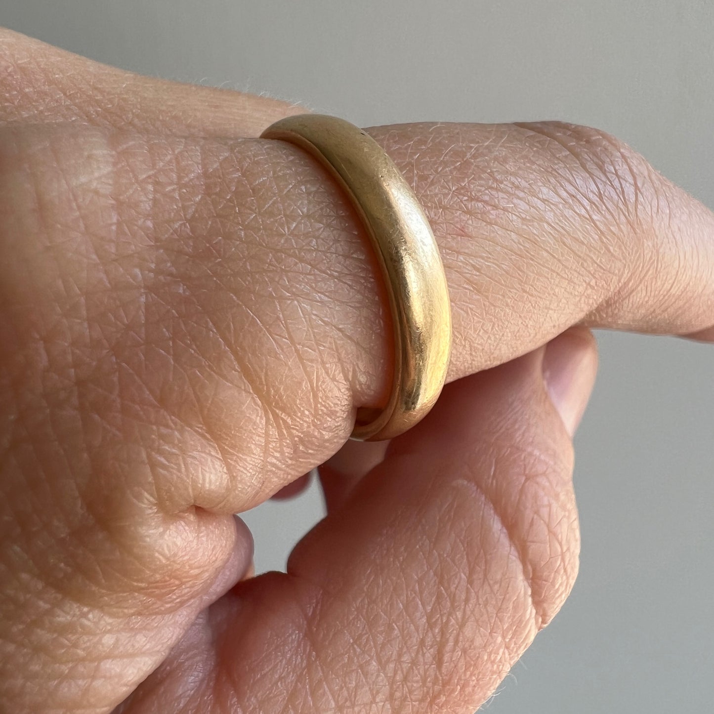 A N T I Q U E // JW&S 18k donut / solid 18k yellow gold comfort fit wedding band / just over size 9.5