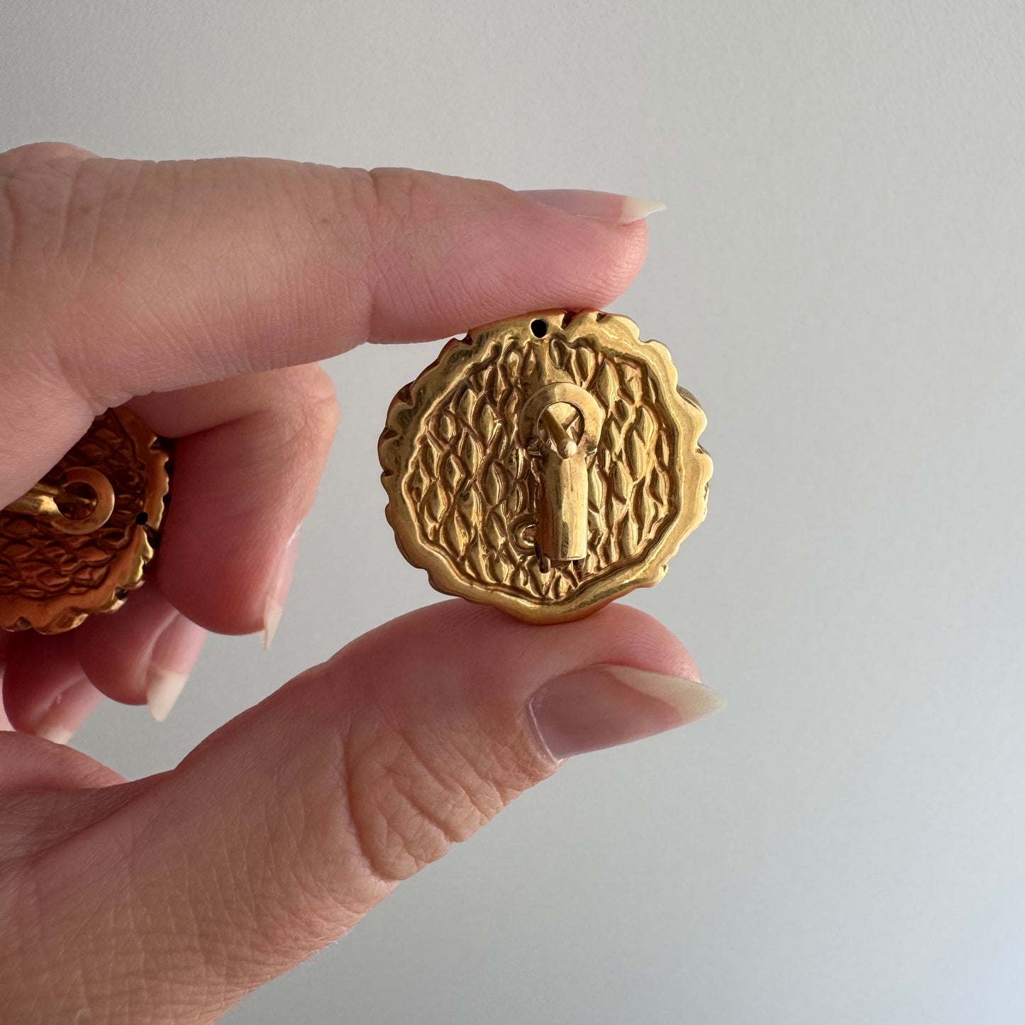 V I N T A G E // best beasts / 18k latch back lion face post statement earrings