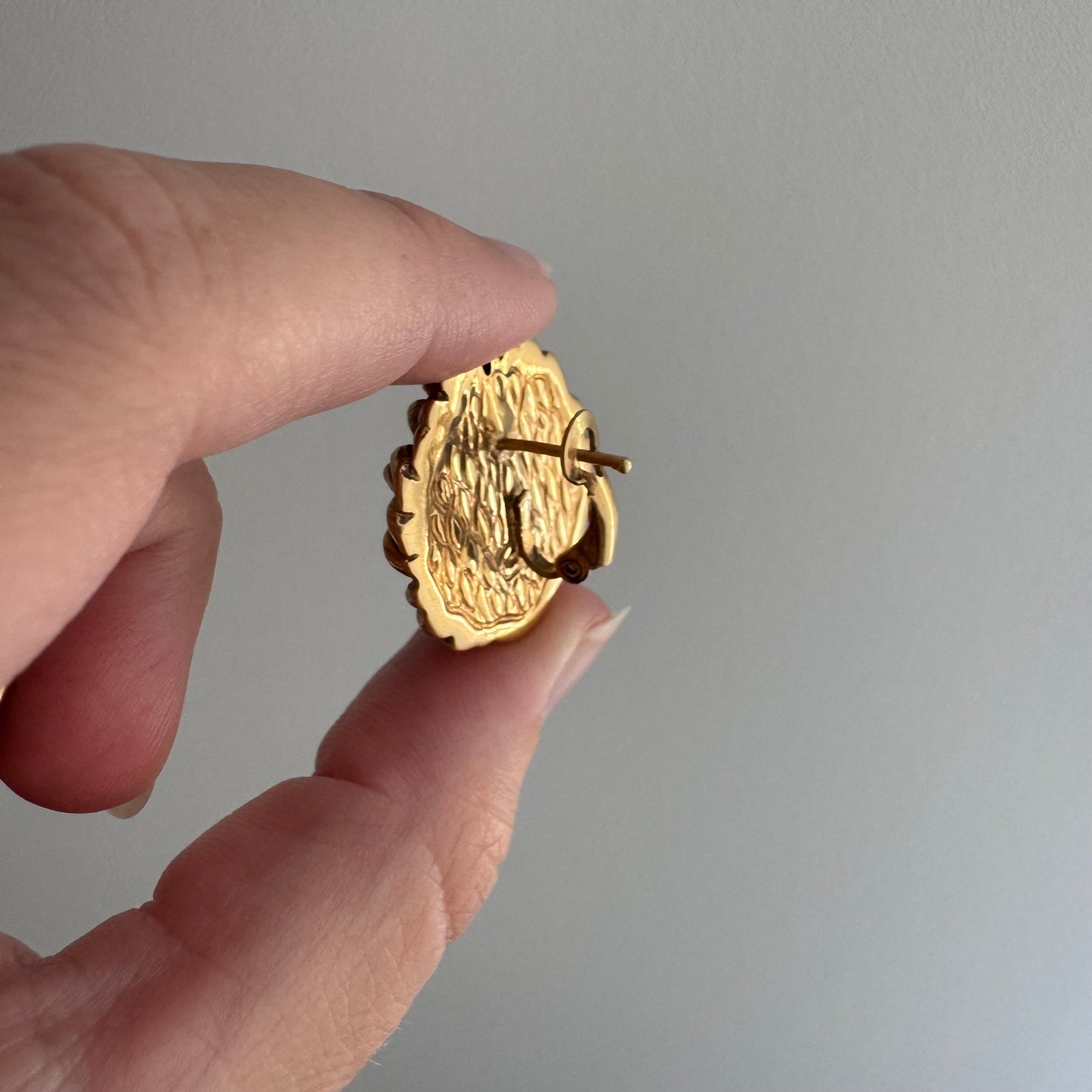 V I N T A G E // best beasts / 18k latch back lion face post statement earrings