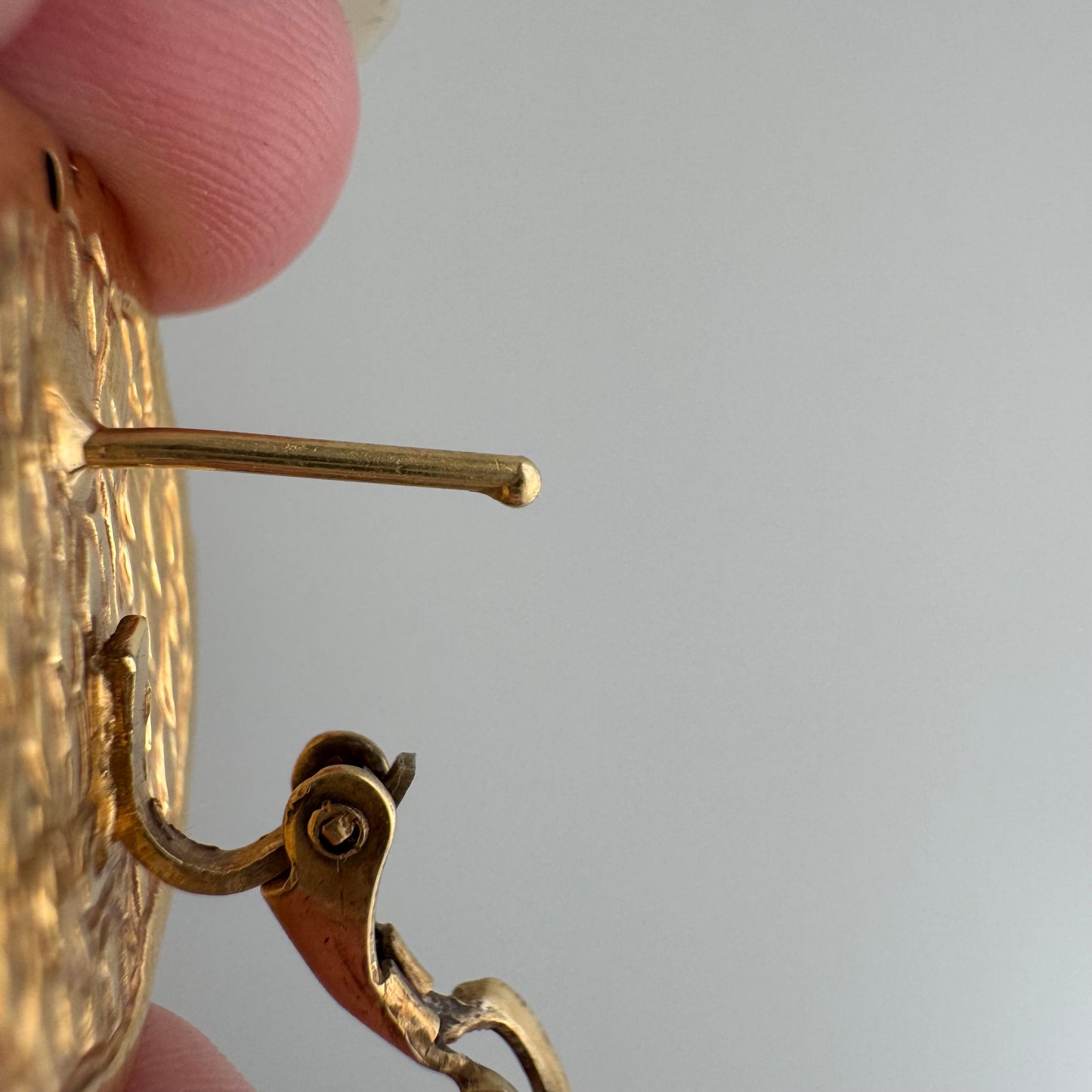 V I N T A G E // best beasts / 18k latch back lion face post statement earrings