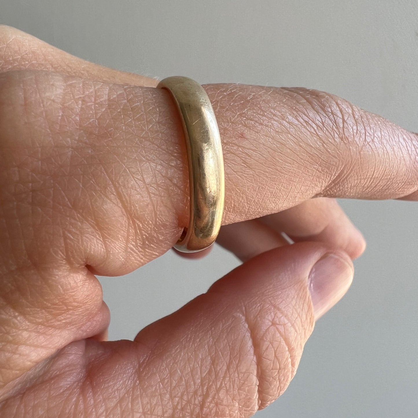 A N T I Q U E // JW&S 18k donut / solid 18k yellow gold comfort fit wedding band / just over size 9.5