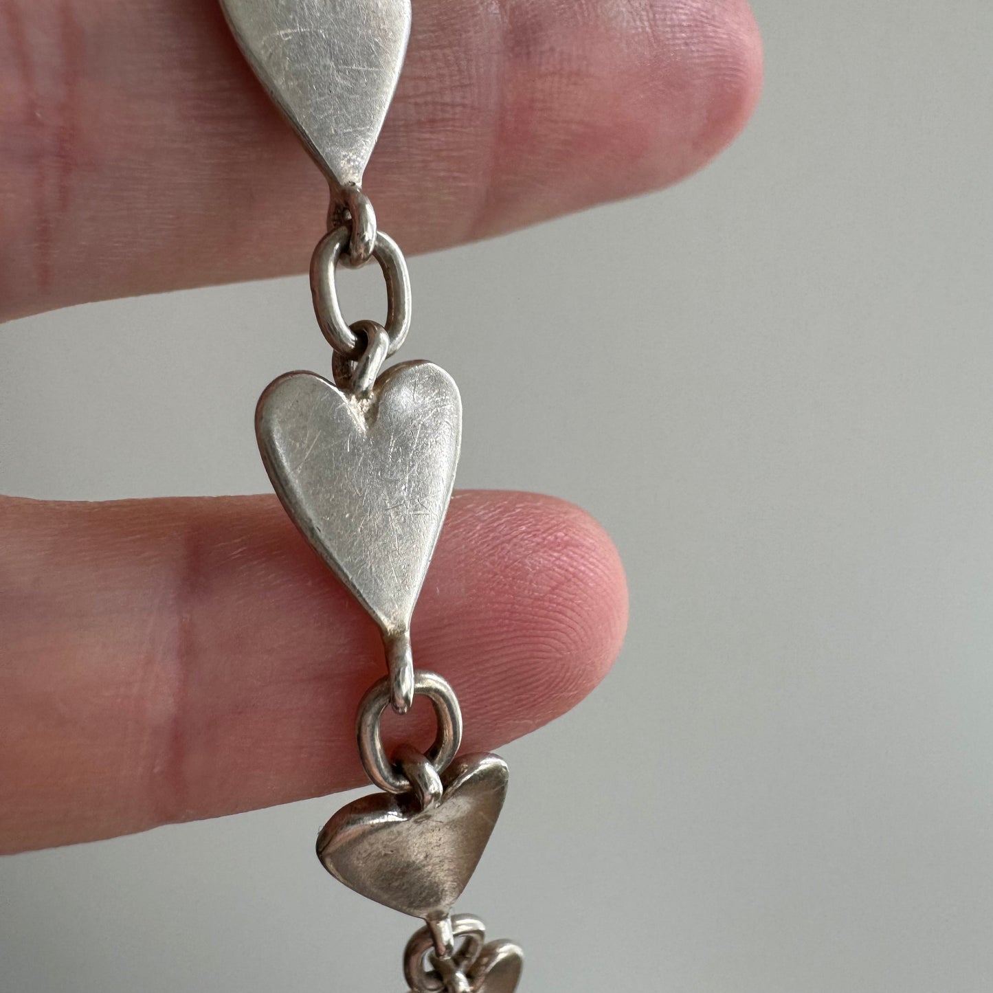 V I N T A G E // string of hearts / sterling silver heart link bracelet / 7", 9g