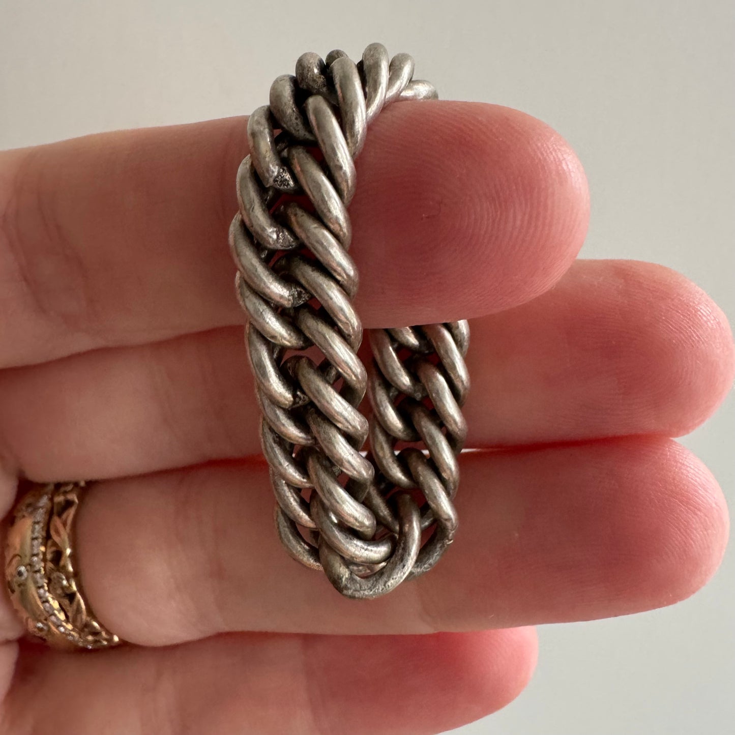 V I N T A G E // slinky curb / flexible curb chain ring / size 11 to 11.5