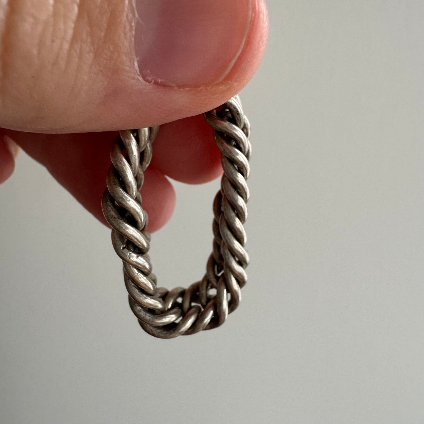 V I N T A G E // slinky curb / flexible curb chain ring / size 11 to 11.5