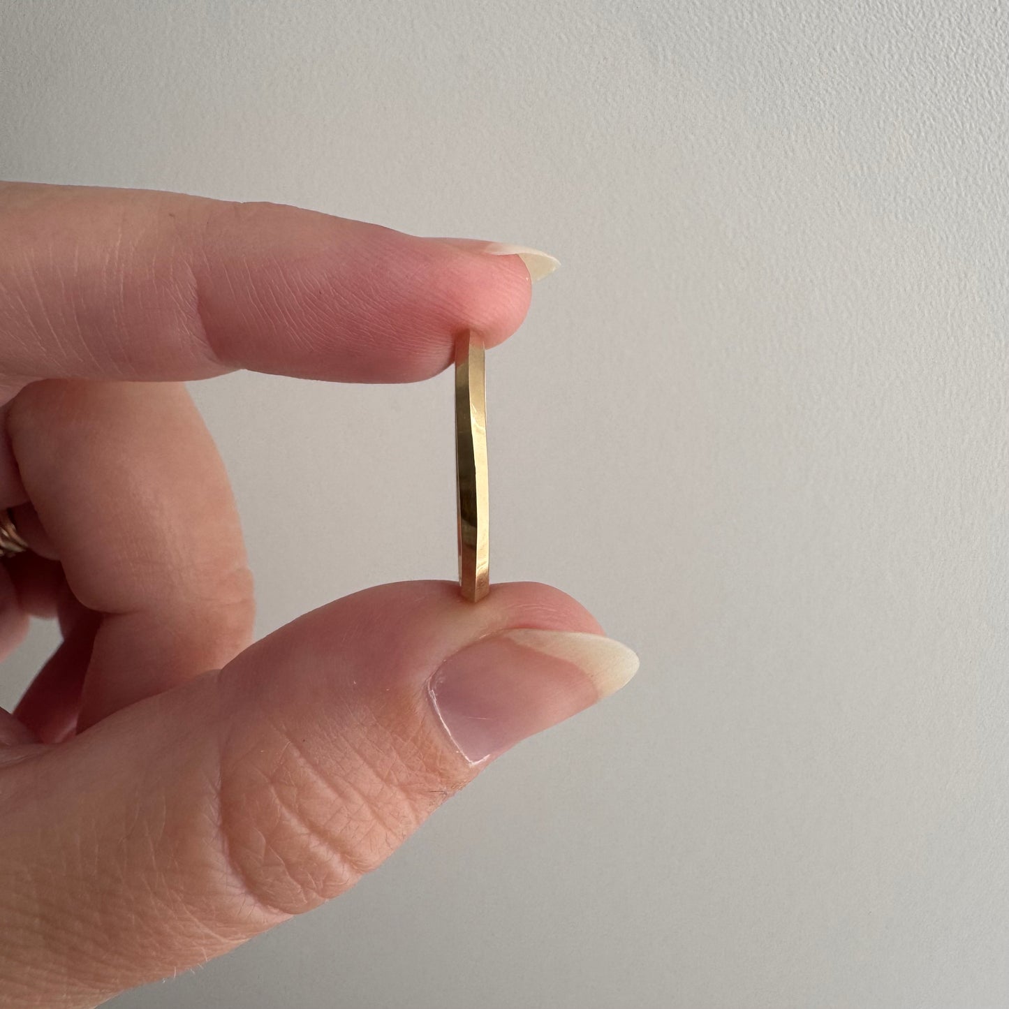 V I N T A G E // five blooms / 14k yellow and white gold embossed band / size 5.75+