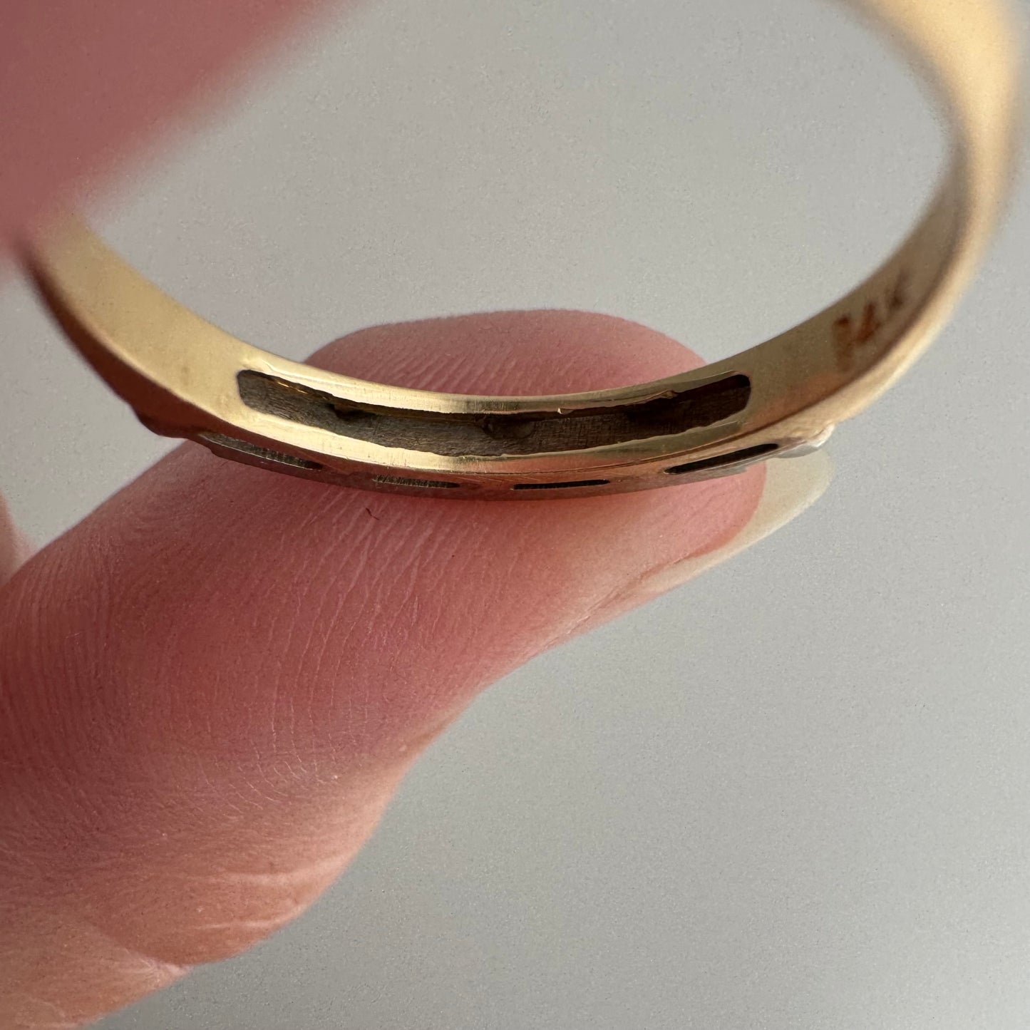 V I N T A G E // five blooms / 14k yellow and white gold embossed band / size 5.75+