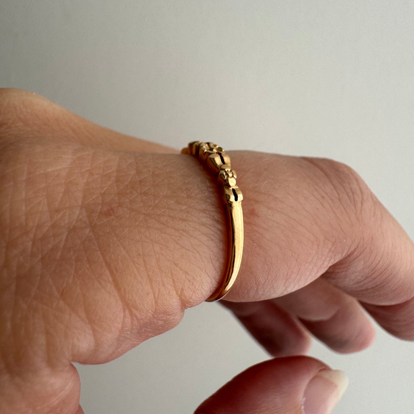 V I N T A G E // blissed blooms / 14k rosy yellow embossed blossom band / size 5.75