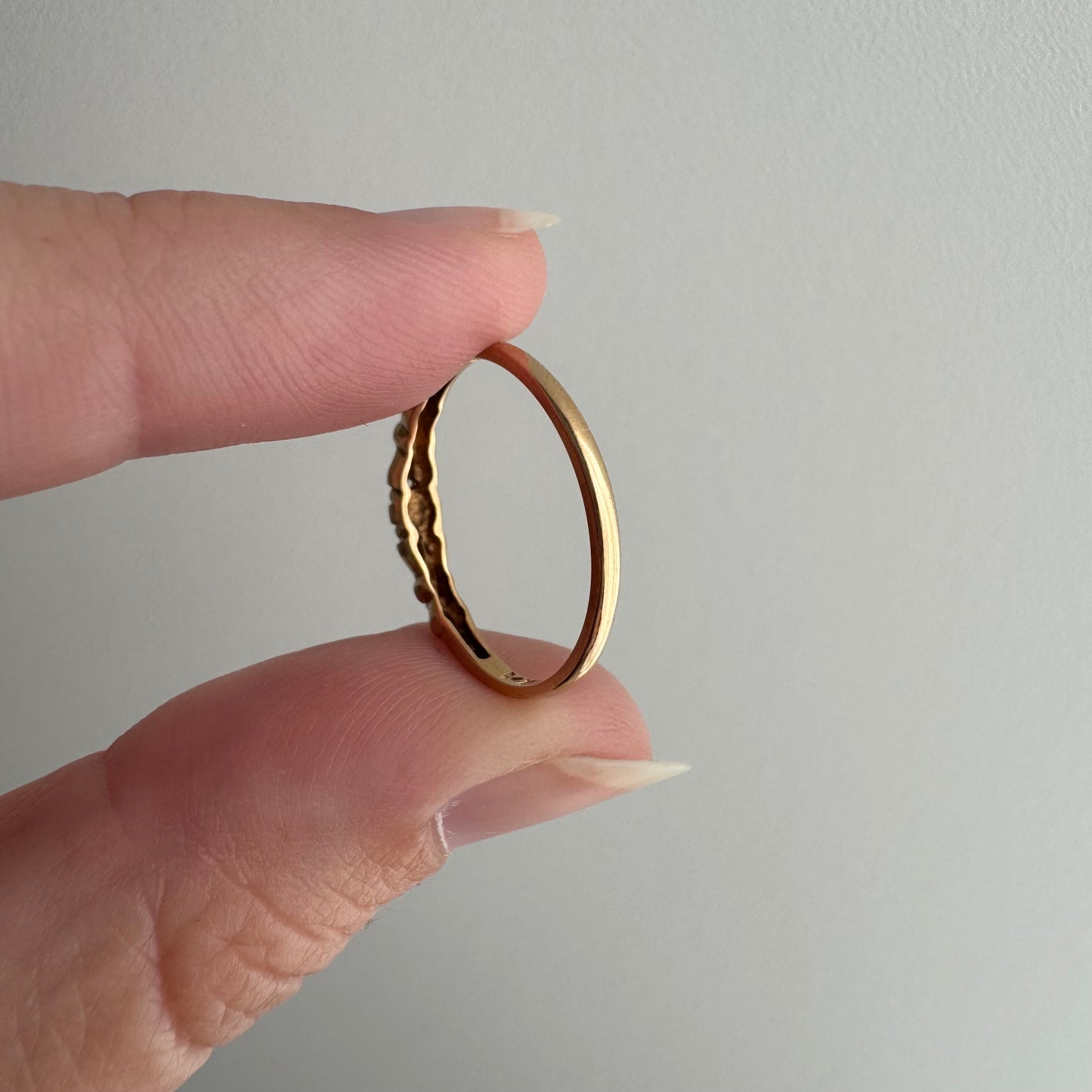 V I N T A G E // blissed blooms / 14k rosy yellow embossed blossom band / size 5.75