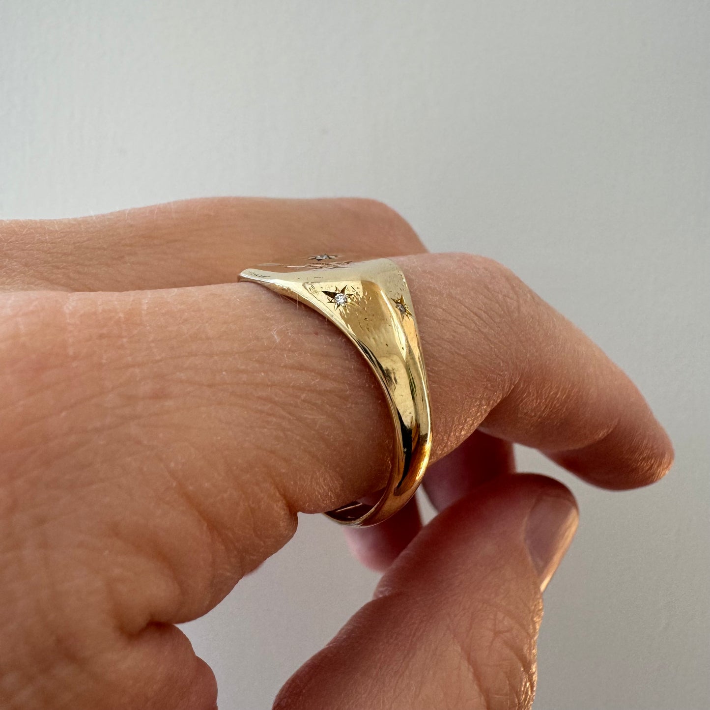 reimagined A N T I Q U E // the best witch / 9k yellow gold signet with a witch flying on a broom / size 10.75