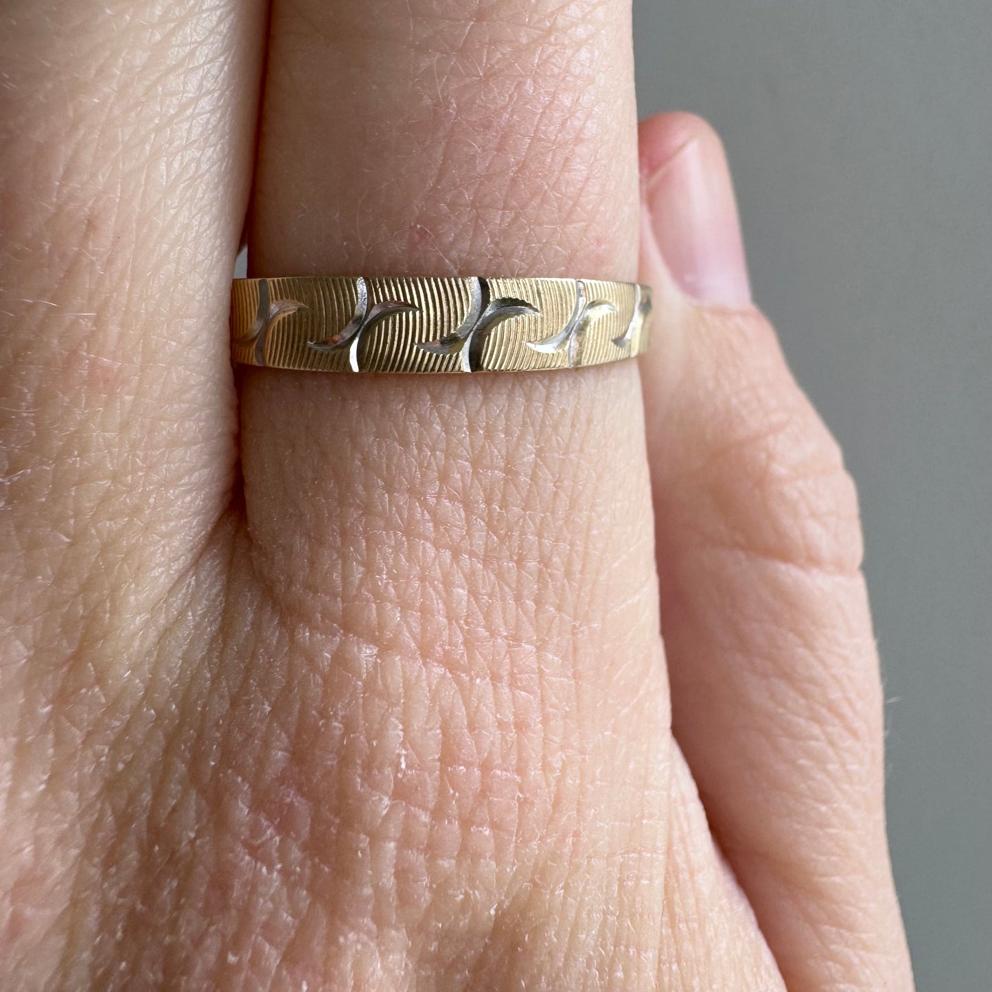 V I N T A G E // all the Zs / 10k yellow gold diamond cut Z band / size 10.75+