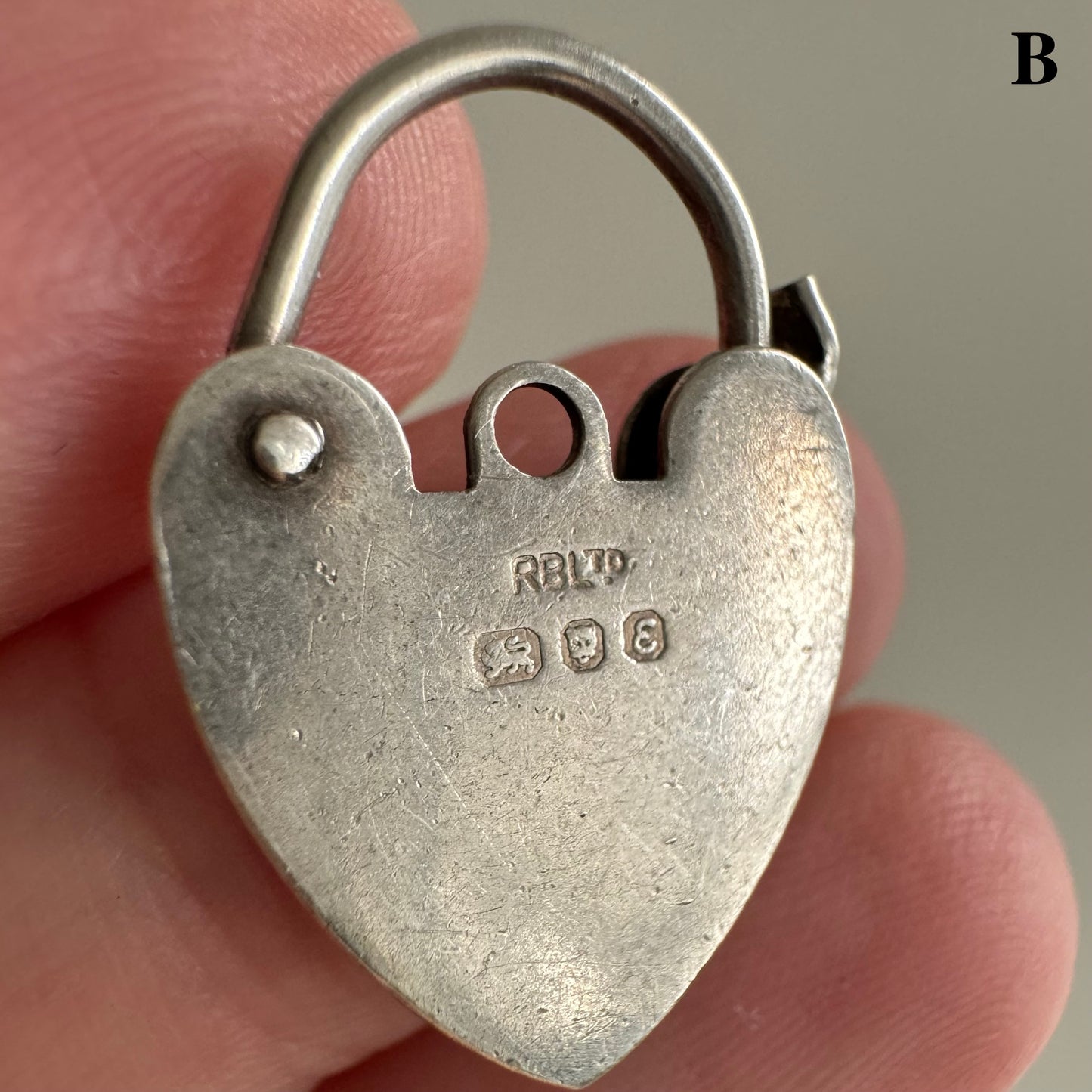 V I N T A G E // functional love / sterling silver heart padlock / a charm or clasp / 20-21mm