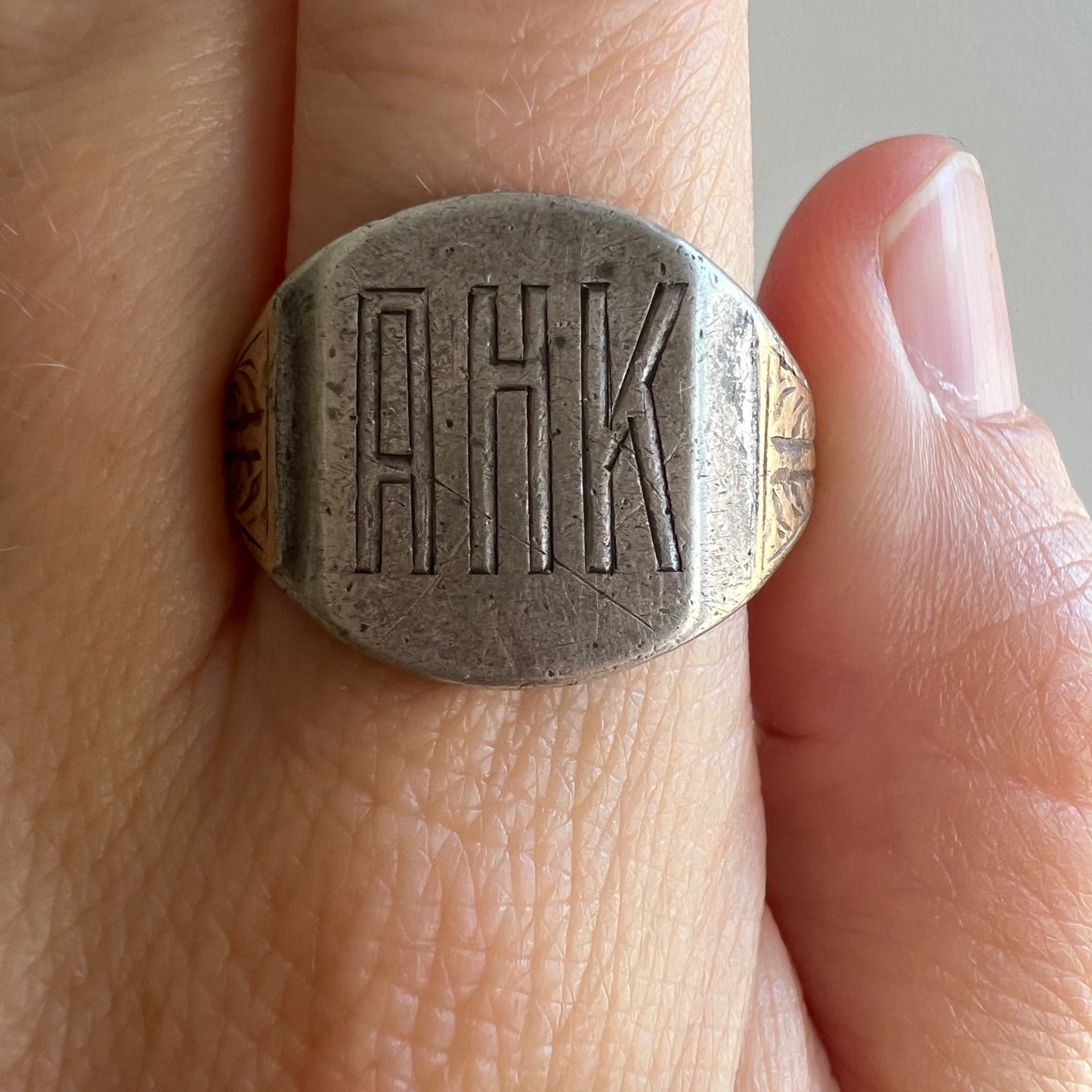 V I N T A G E // AHK / sterling silver and 10k initial signet ring / size 11