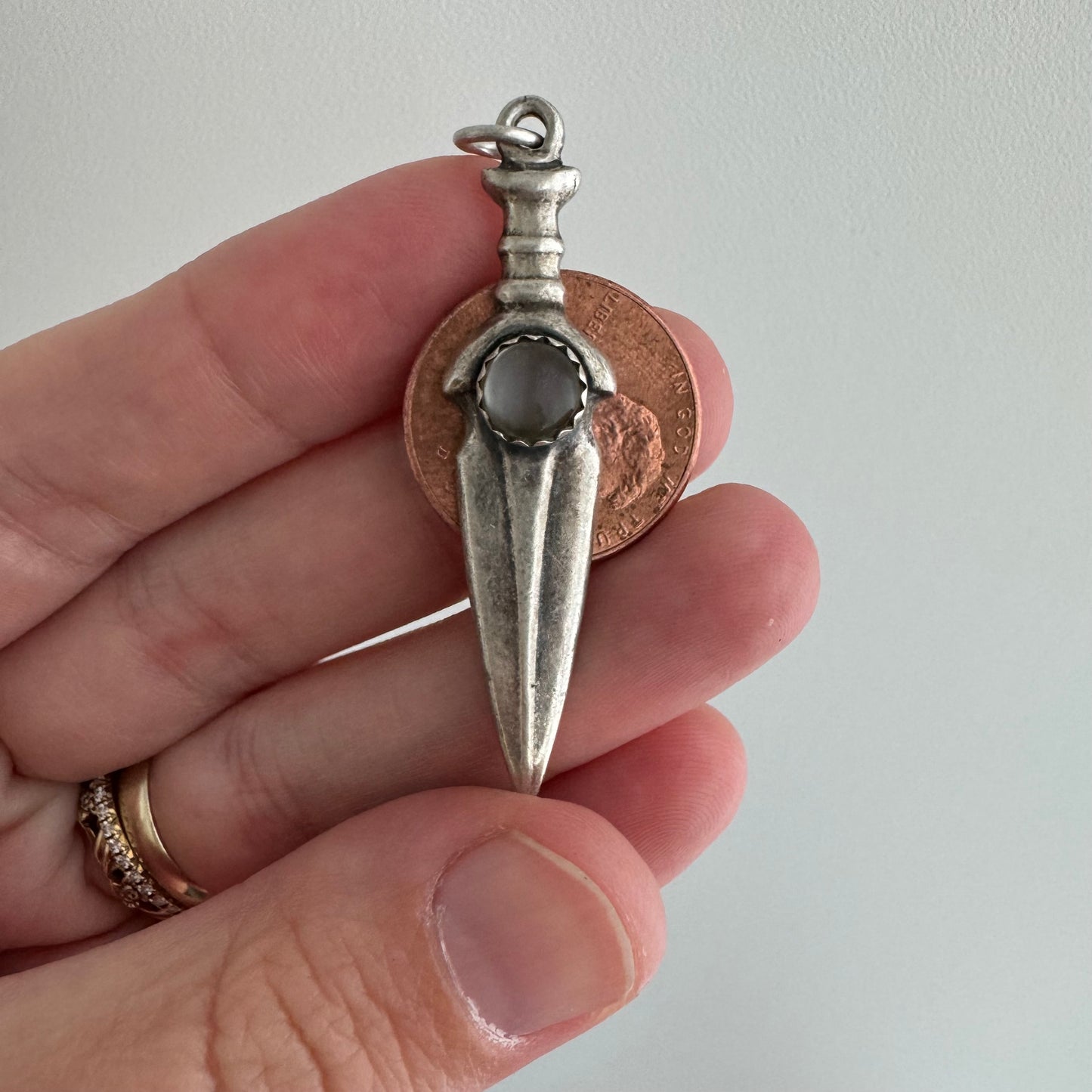 V I N T A G E // moon maiden protector / sterling silver and moonstone dagger-like pendant