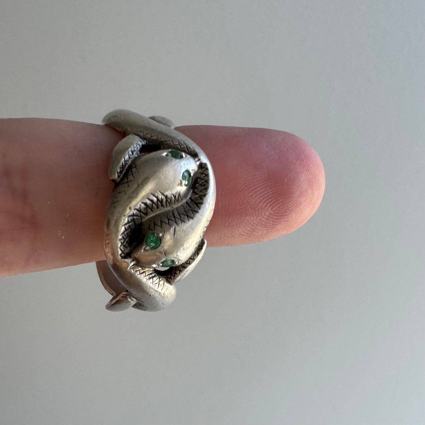 rehabbed V I N T A G E // slithering snakes / sterling silver and emerald double snake band by Uncas / size 9+