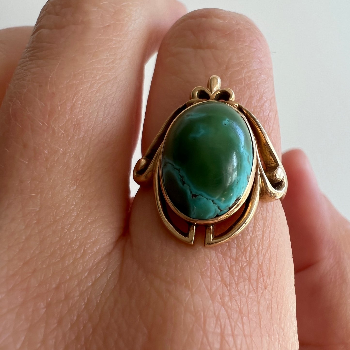 V I N T A G E // crowned turquoise / 14k yellow gold with bold natural turquoise cabochon / size 5.75