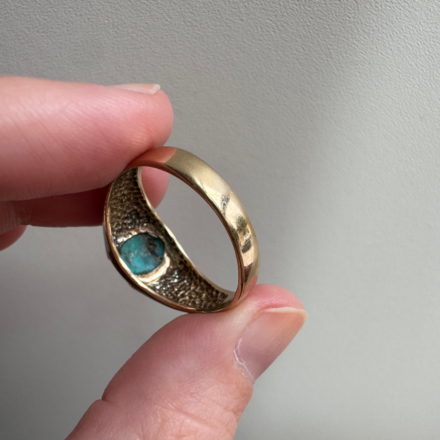 V I N T A G E // like an egg / 10k and natural turquoise signet dome ring / size 10.5+