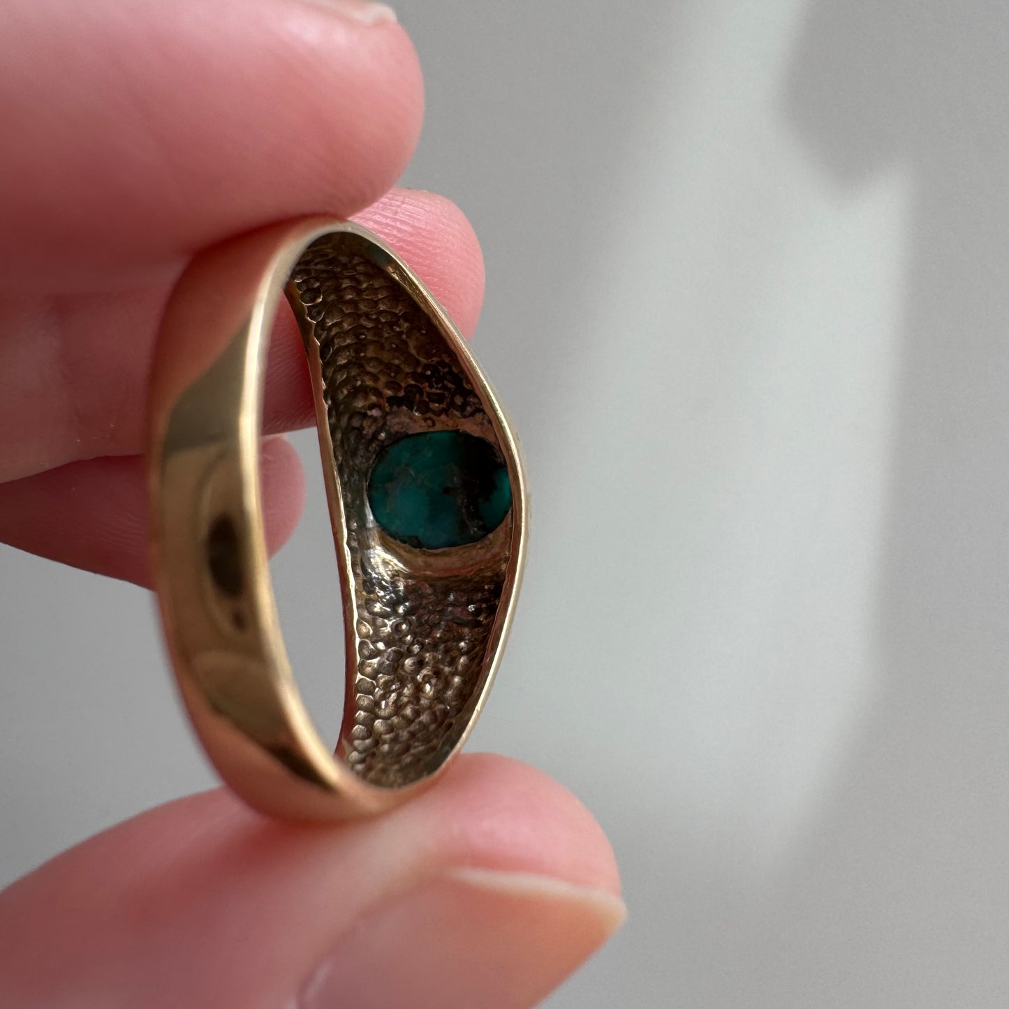 V I N T A G E // like an egg / 10k and natural turquoise signet dome ring / size 10.5+