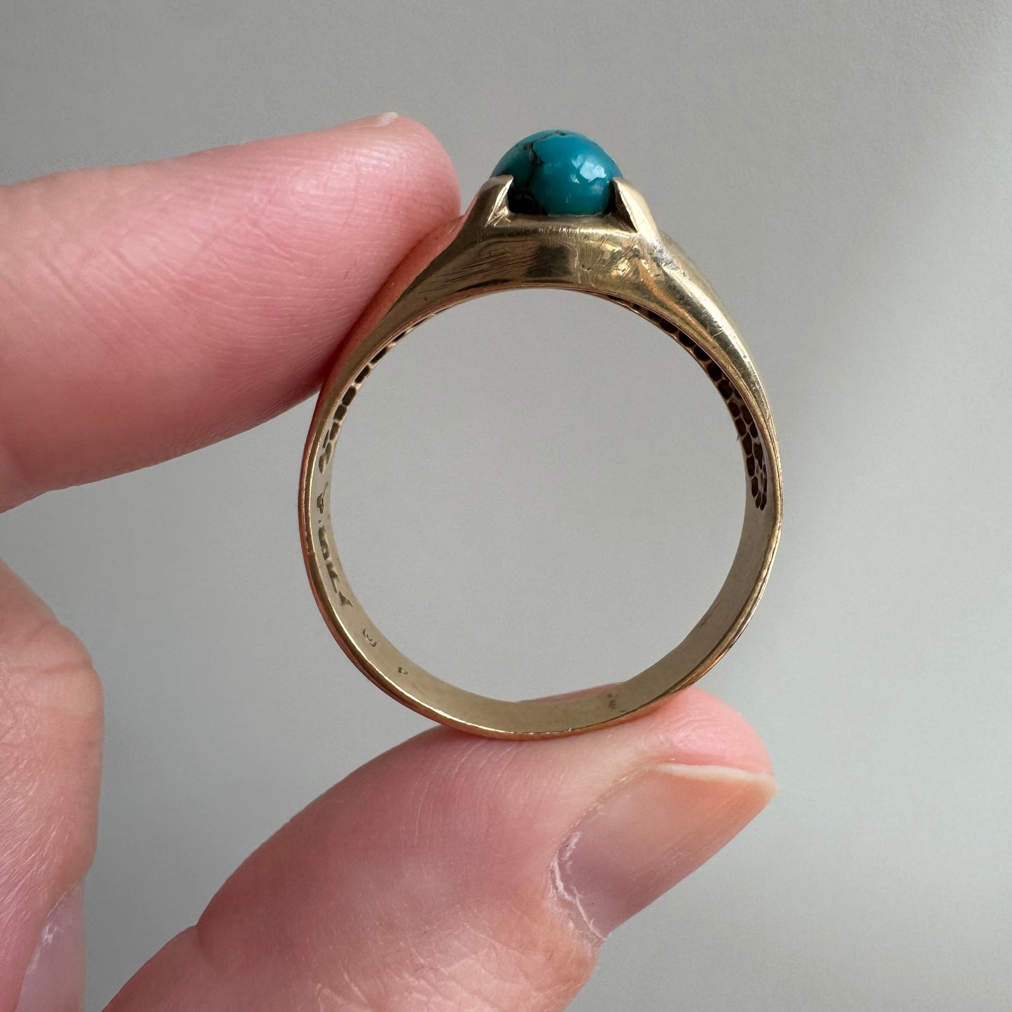 V I N T A G E // like an egg / 10k and natural turquoise signet dome ring / size 10.5+