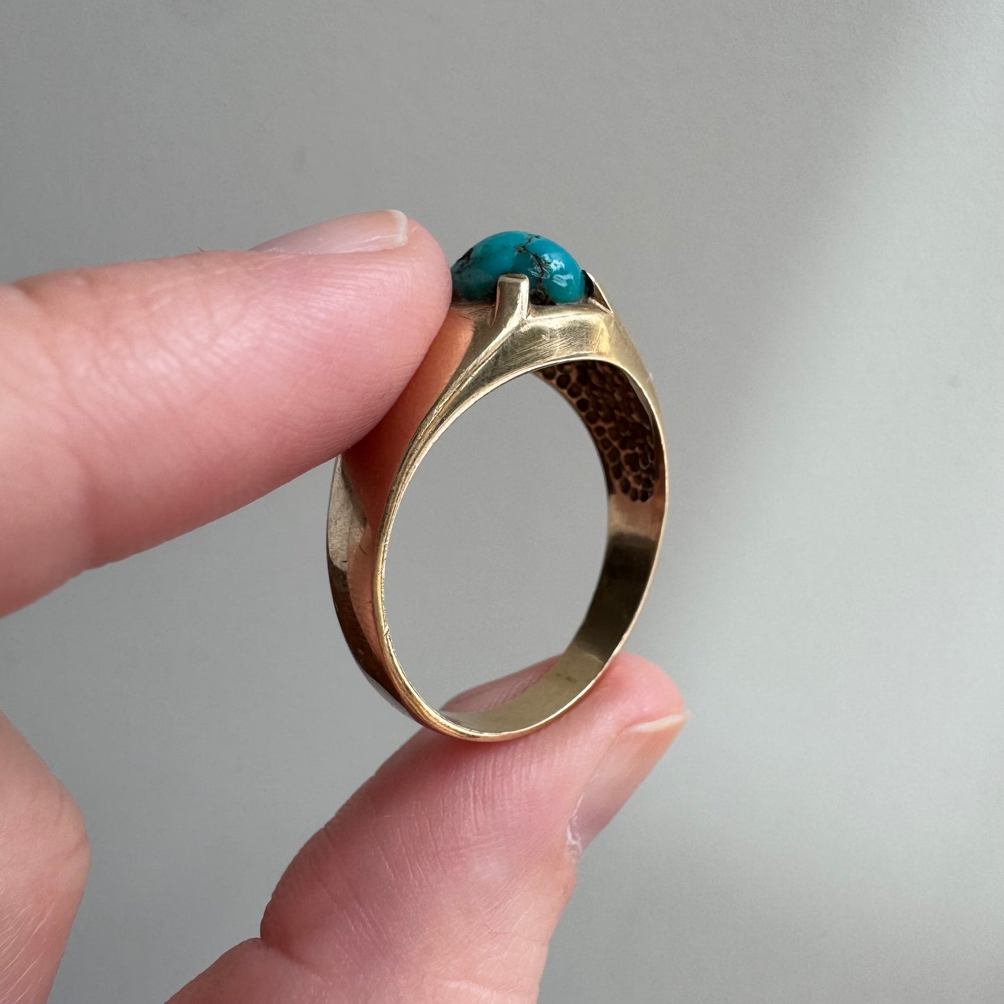 V I N T A G E // like an egg / 10k and natural turquoise signet dome ring / size 10.5+