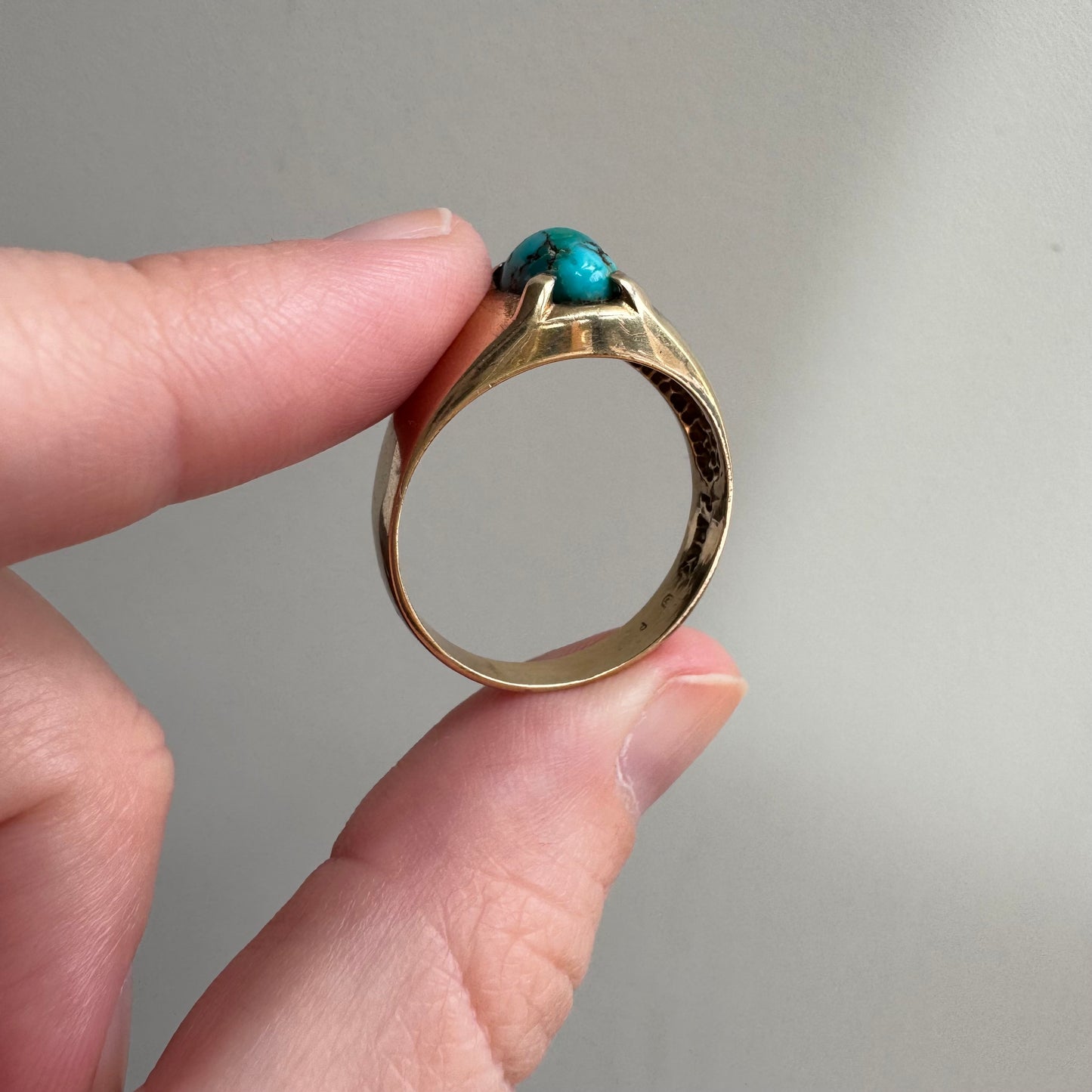 V I N T A G E // like an egg / 10k and natural turquoise signet dome ring / size 10.5+