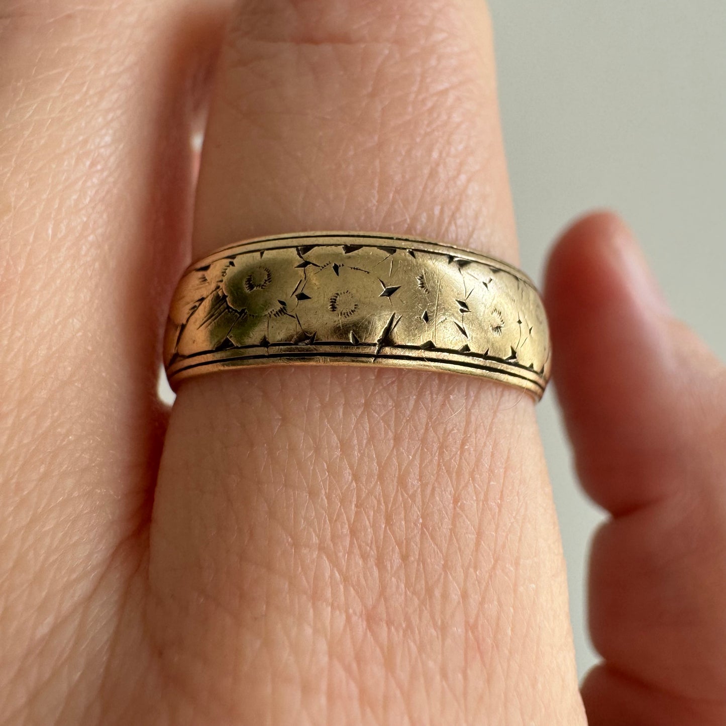 V I N T A G E // forget me not memories / 9ct 9k 375 yellow gold floral eternity band / size 7.5-ish