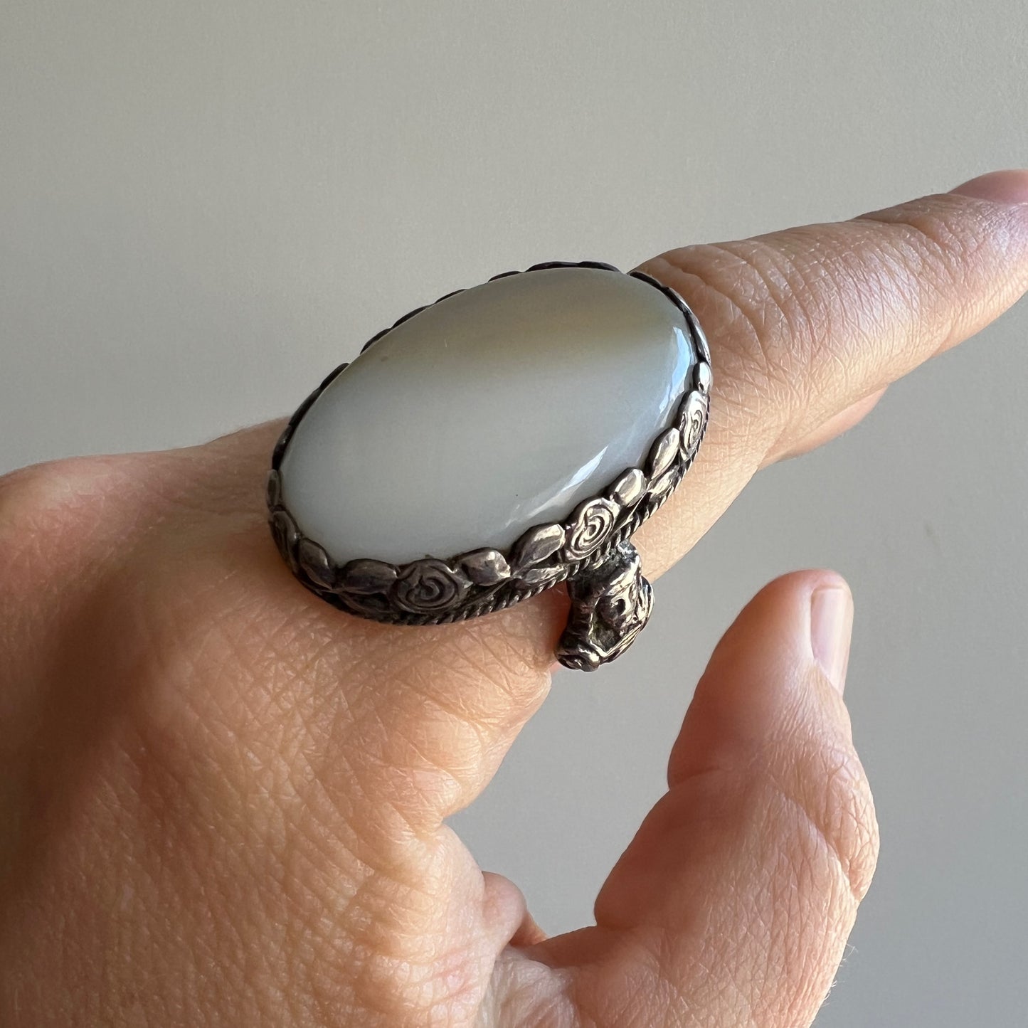 V I N T A G E // quiet chess / sterling silver and agate Peruzzi style ring / size 6.5-ish