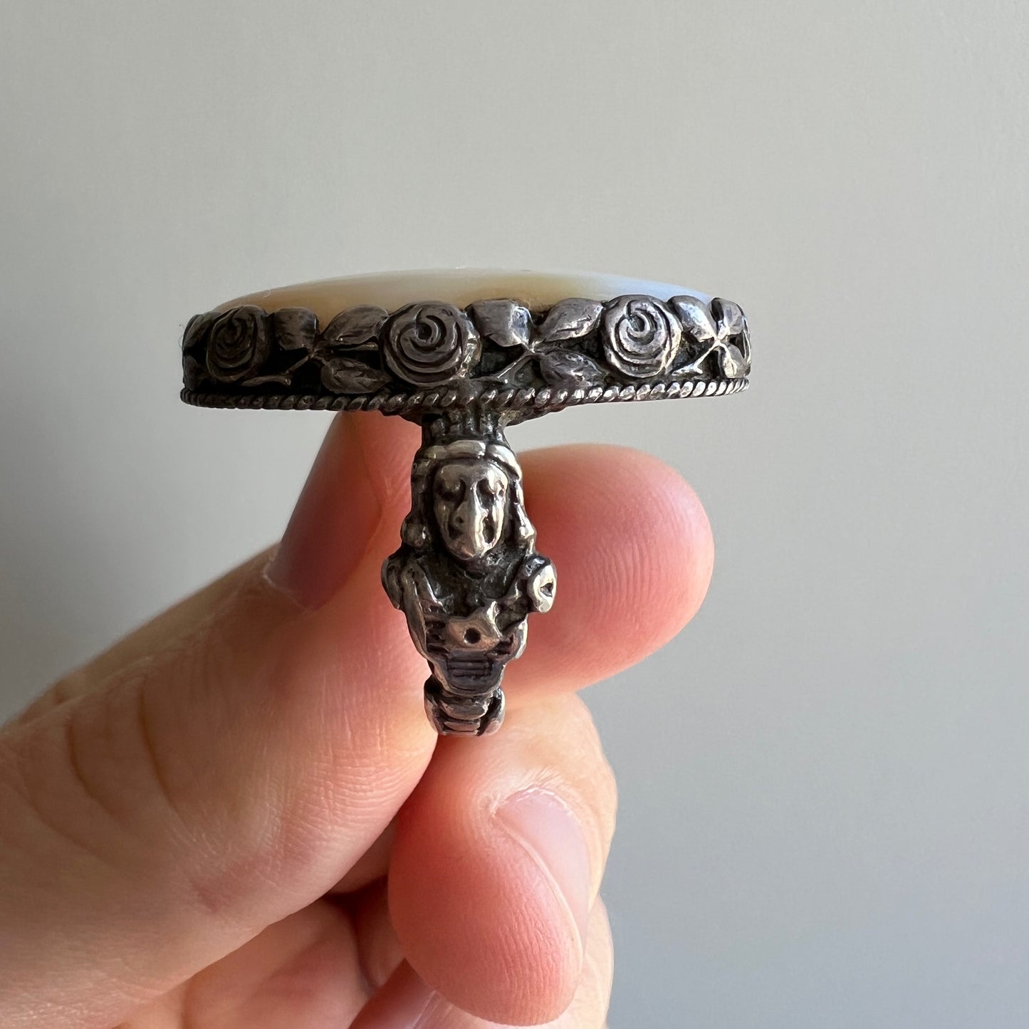 V I N T A G E // quiet chess / sterling silver and agate Peruzzi style ring / size 6.5-ish