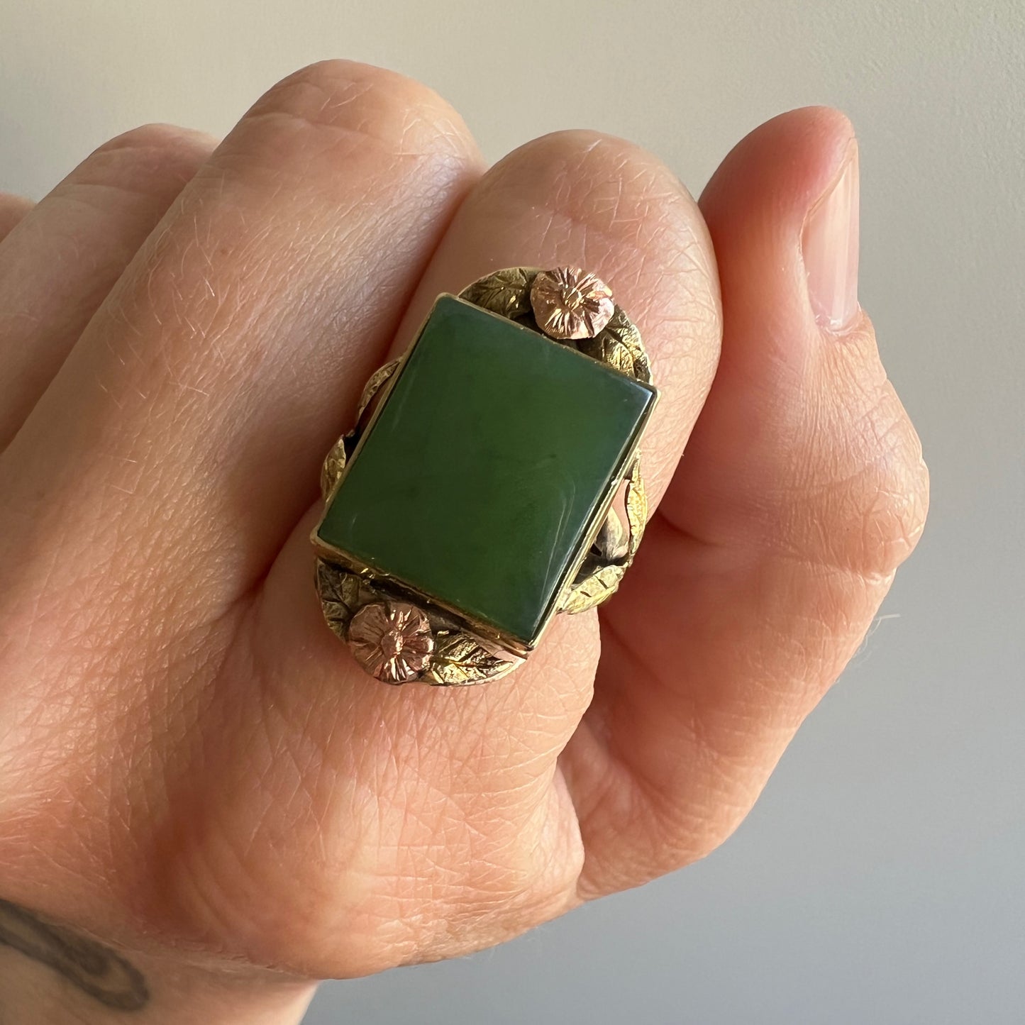 V I N T A G E // summer picnic ring / 10k yellow gold rose gold flowers and jade / size 5.5