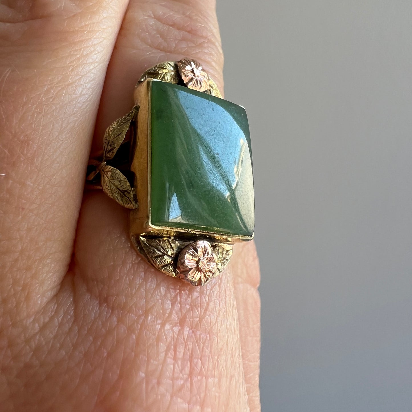 V I N T A G E // summer picnic ring / 10k yellow gold rose gold flowers and jade / size 5.5