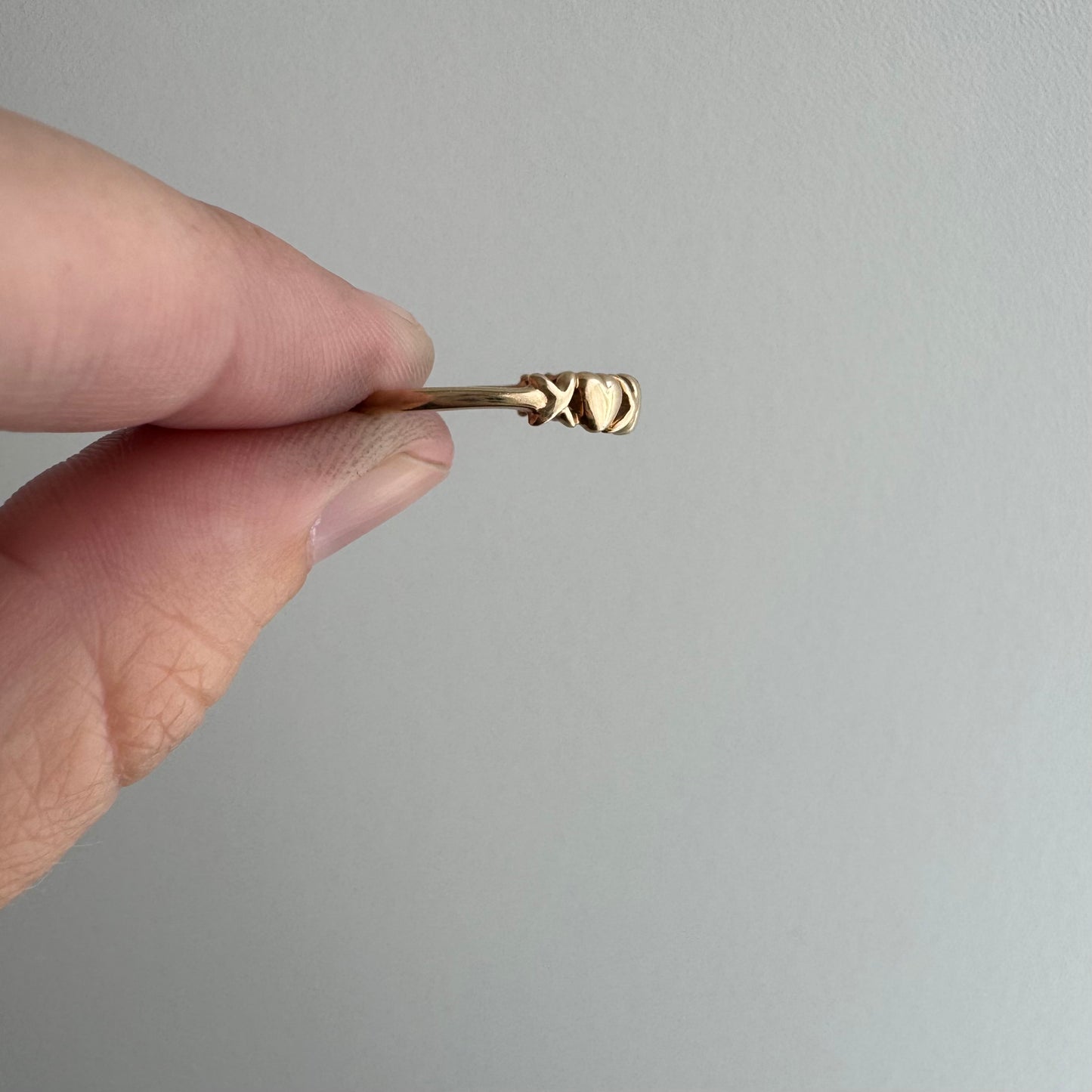 V I N T A G E // love & kisses / 10k X and heart half eternity stacking band / size 6.25+