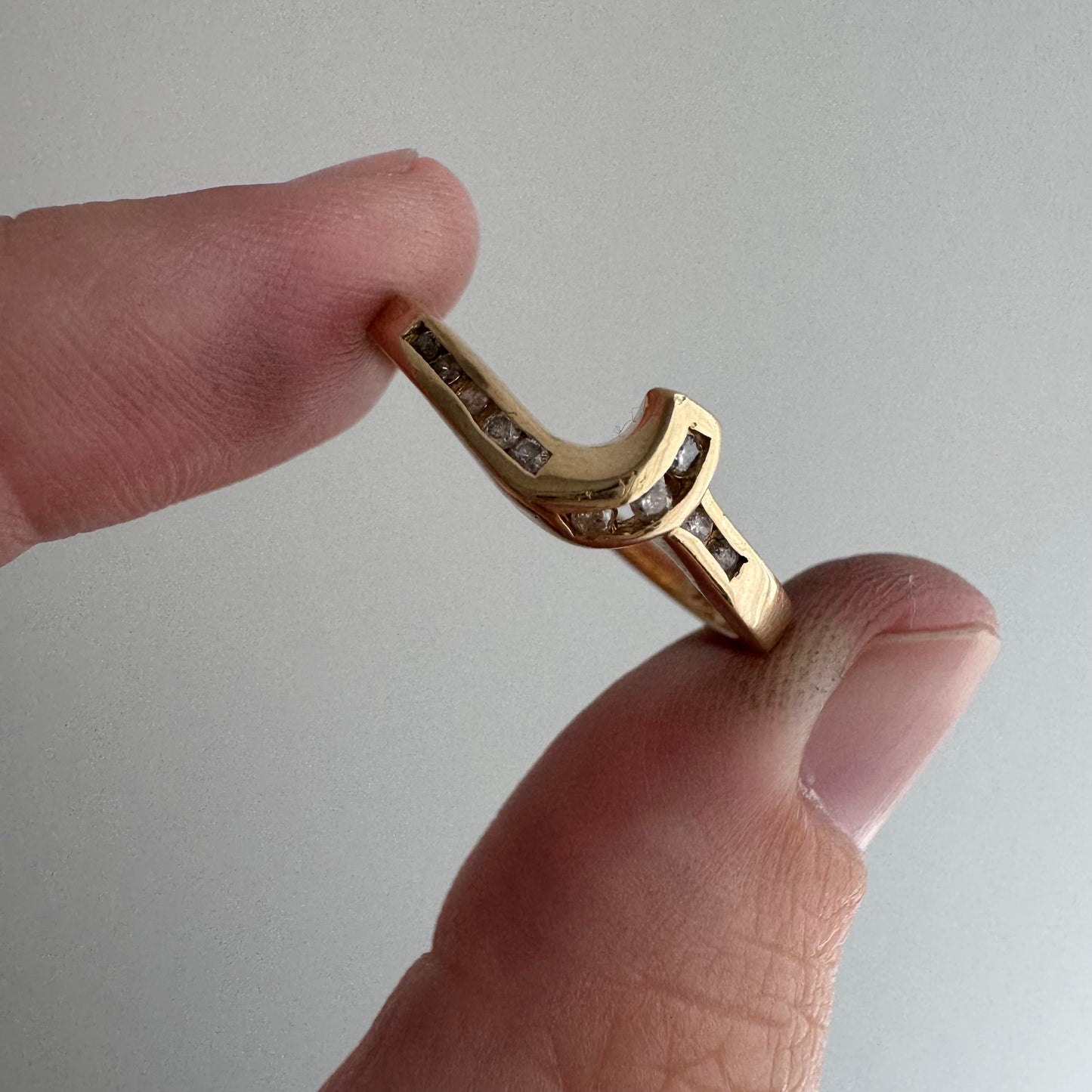 V I N T A G E // helpful hug / 10k and diamond swirly ring guard stacking band / size 8.75