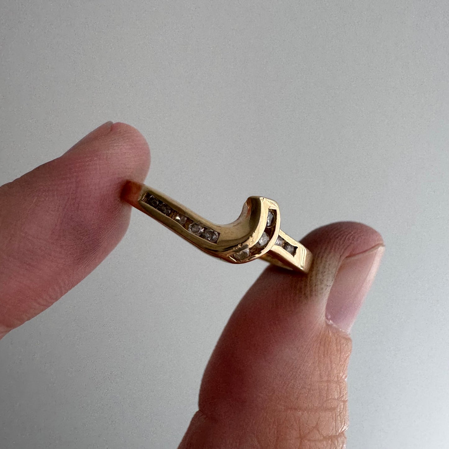 V I N T A G E // helpful hug / 10k and diamond swirly ring guard stacking band / size 8.75