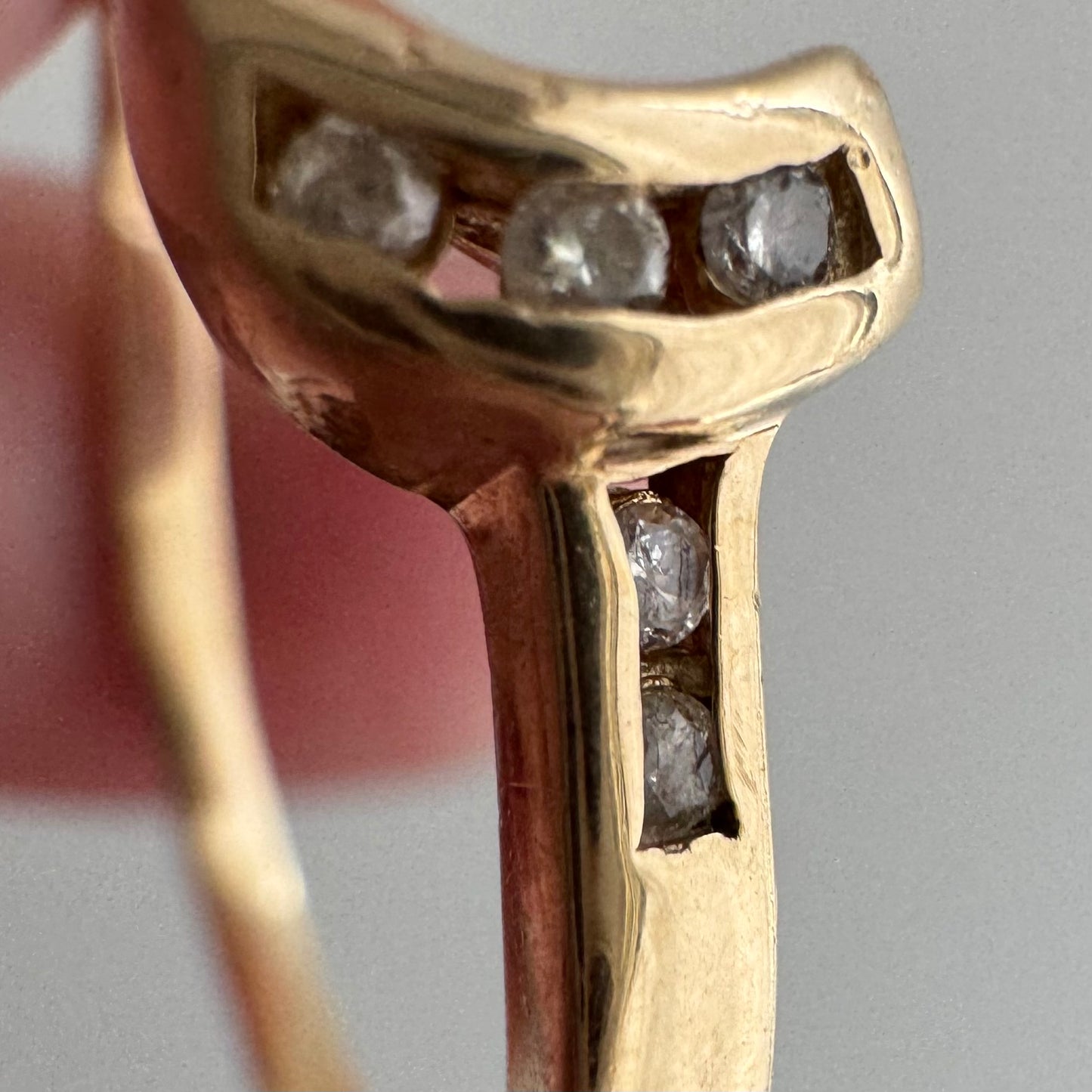 V I N T A G E // helpful hug / 10k and diamond swirly ring guard stacking band / size 8.75