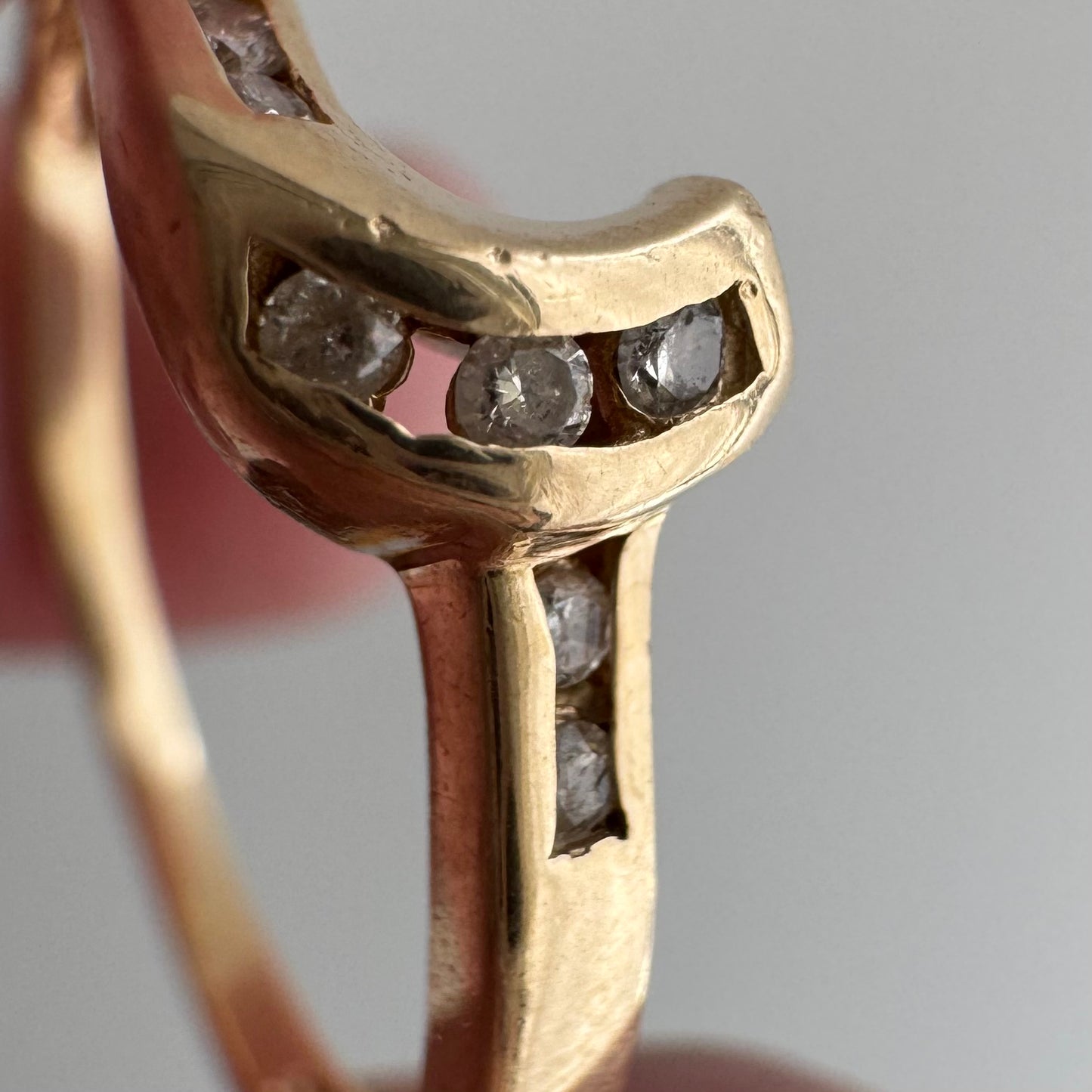 V I N T A G E // helpful hug / 10k and diamond swirly ring guard stacking band / size 8.75