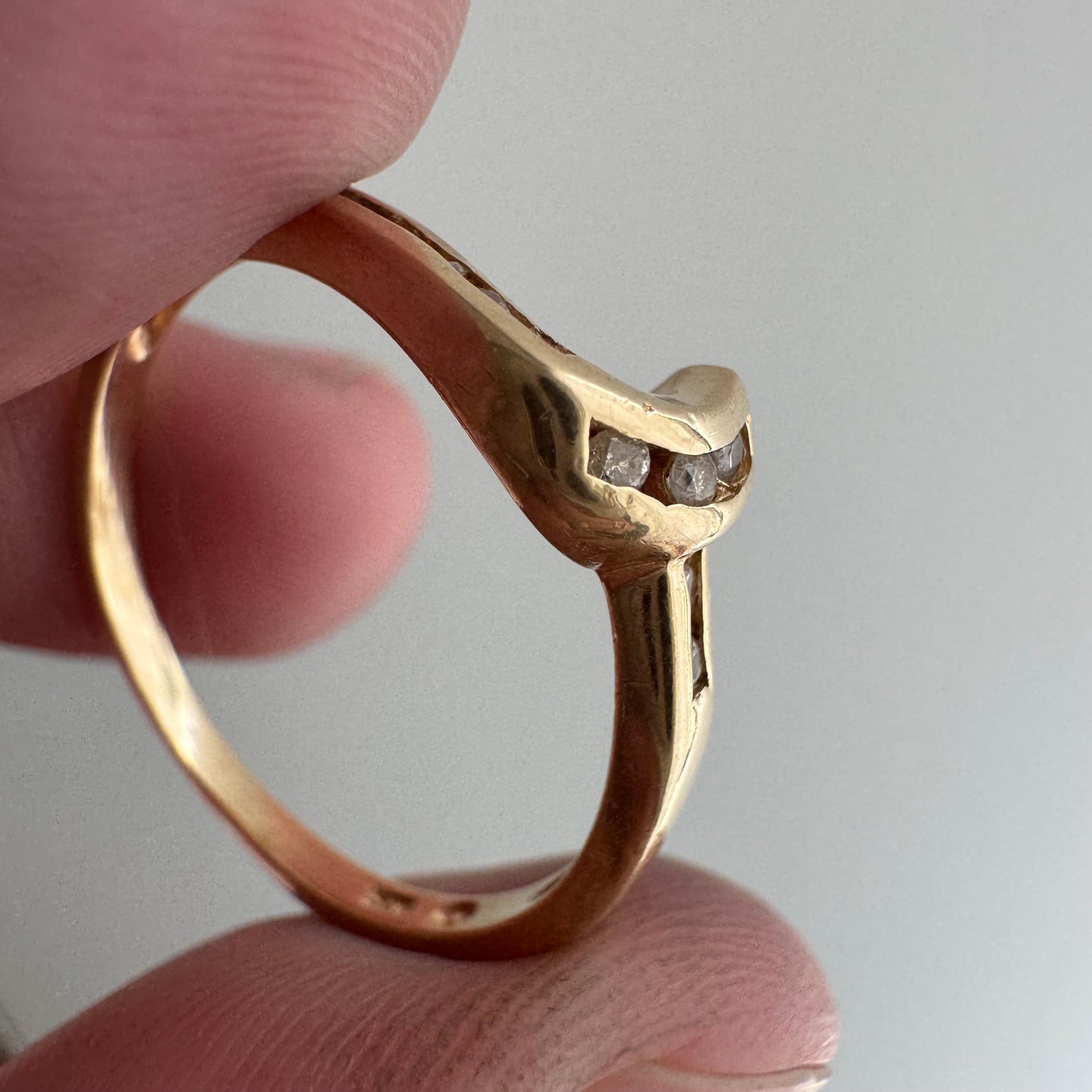 V I N T A G E // helpful hug / 10k and diamond swirly ring guard stacking band / size 8.75