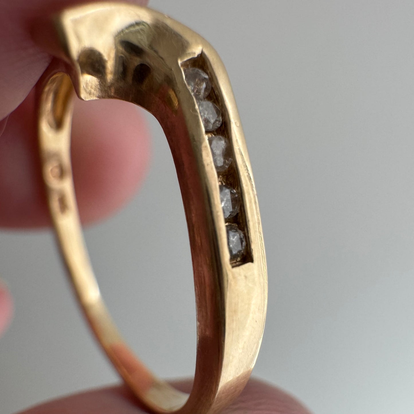 V I N T A G E // helpful hug / 10k and diamond swirly ring guard stacking band / size 8.75