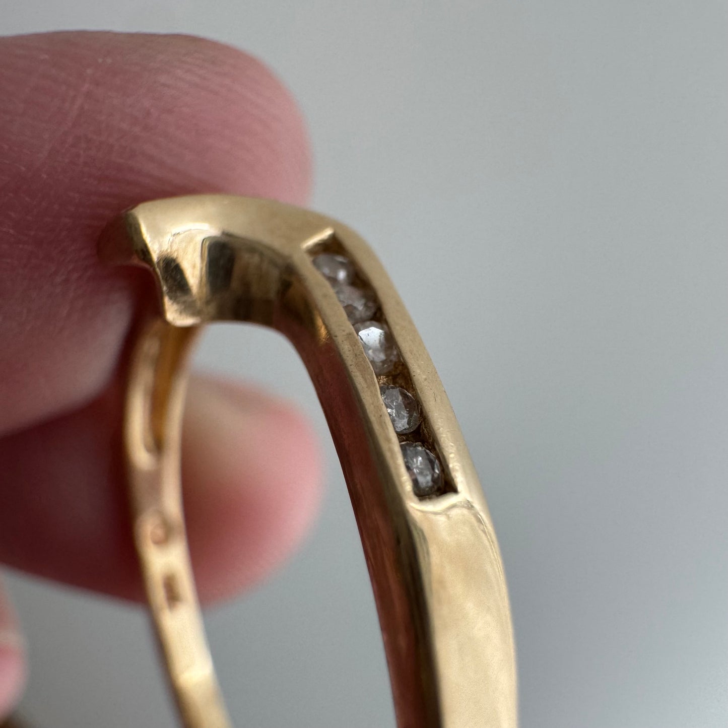 V I N T A G E // helpful hug / 10k and diamond swirly ring guard stacking band / size 8.75