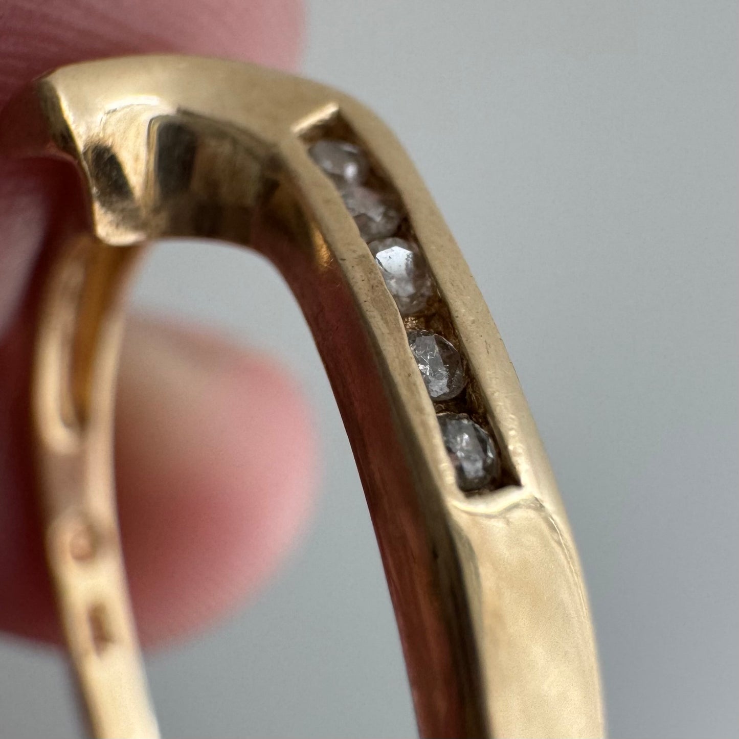 V I N T A G E // helpful hug / 10k and diamond swirly ring guard stacking band / size 8.75