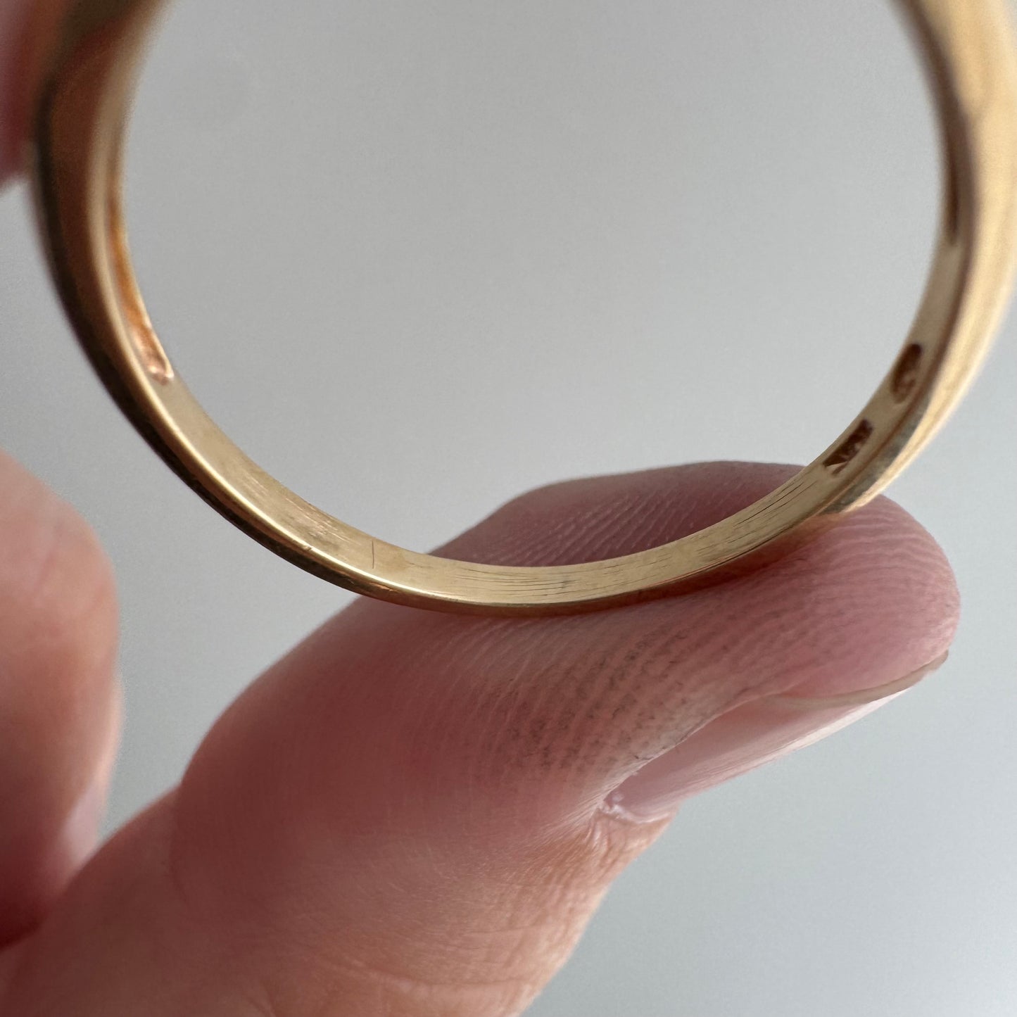 V I N T A G E // helpful hug / 10k and diamond swirly ring guard stacking band / size 8.75